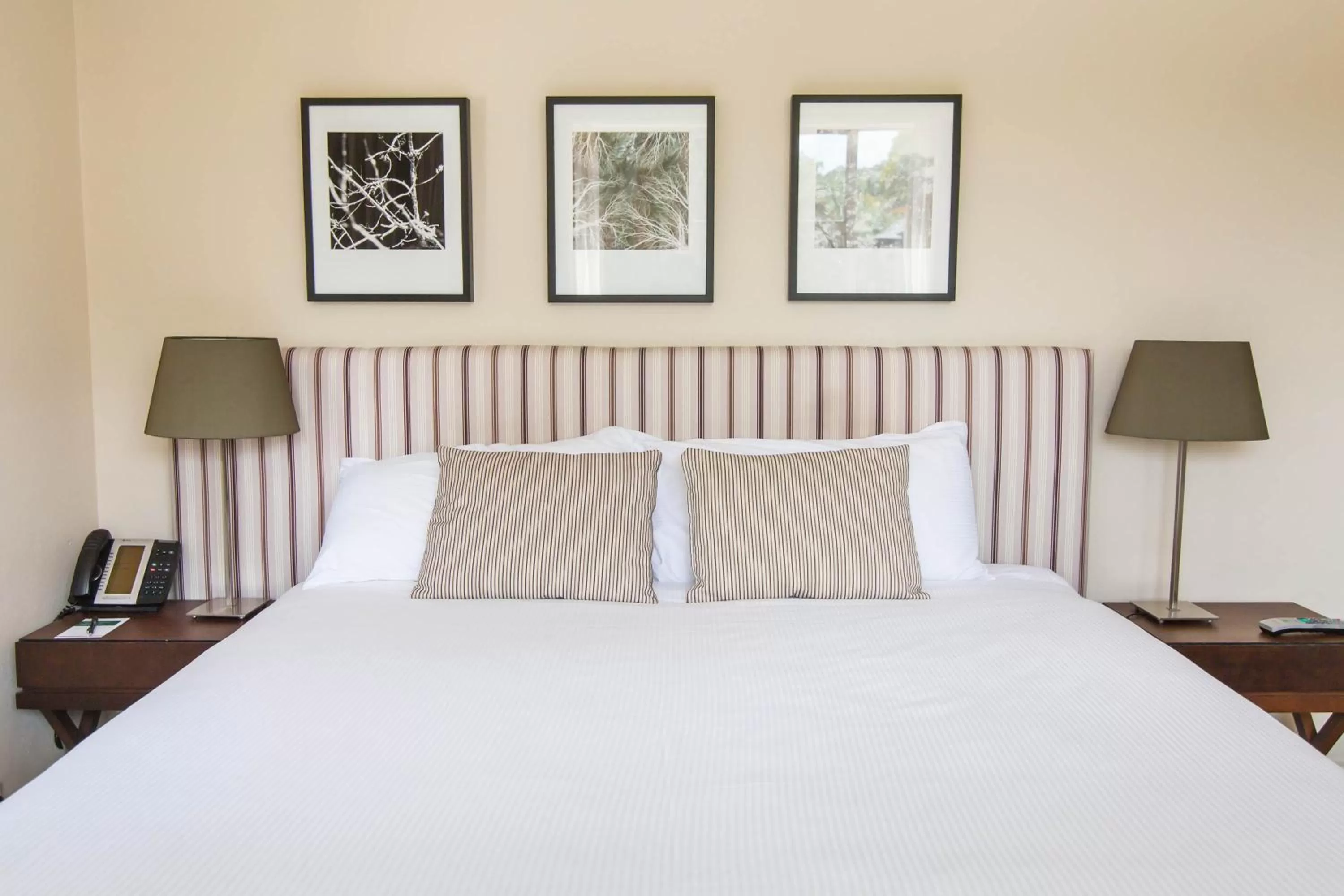 Bed in Peppers Craigieburn Resort