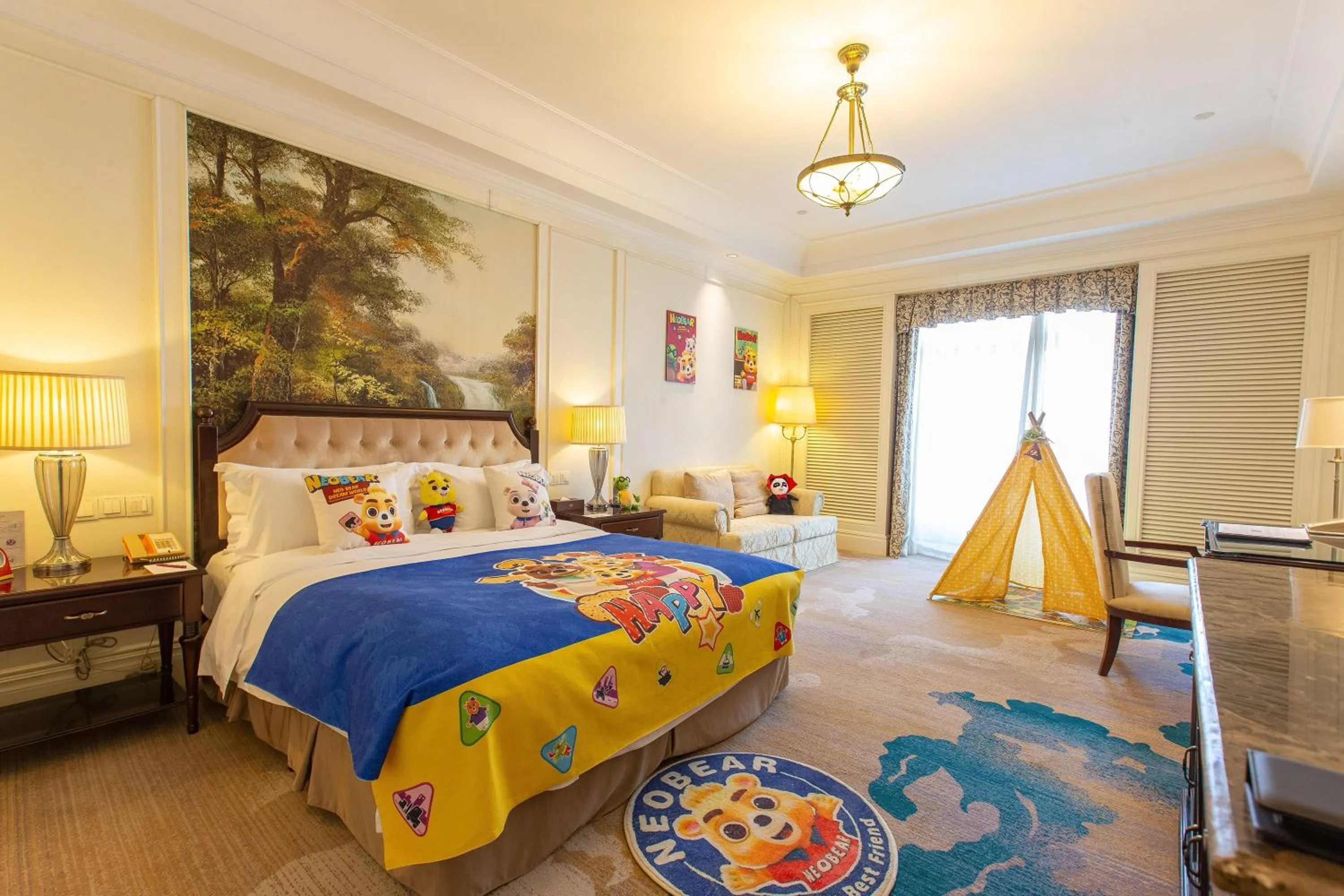 Photo of the whole room, Bed in Crowne Plaza Ocean Spring Resort by IHG