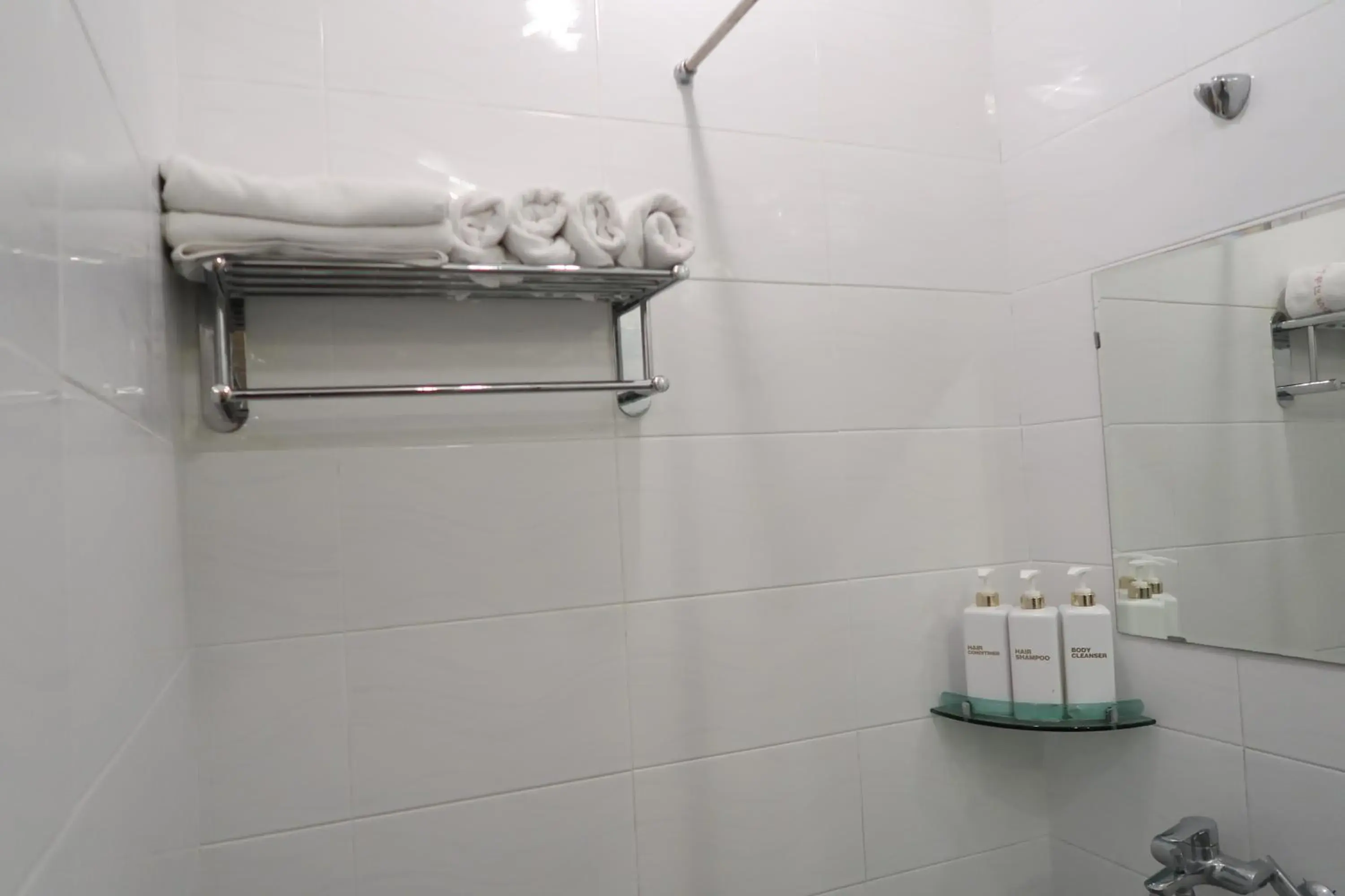 Shower, Bathroom in Andong Poong-gyung HOSTEL n LIBRARY