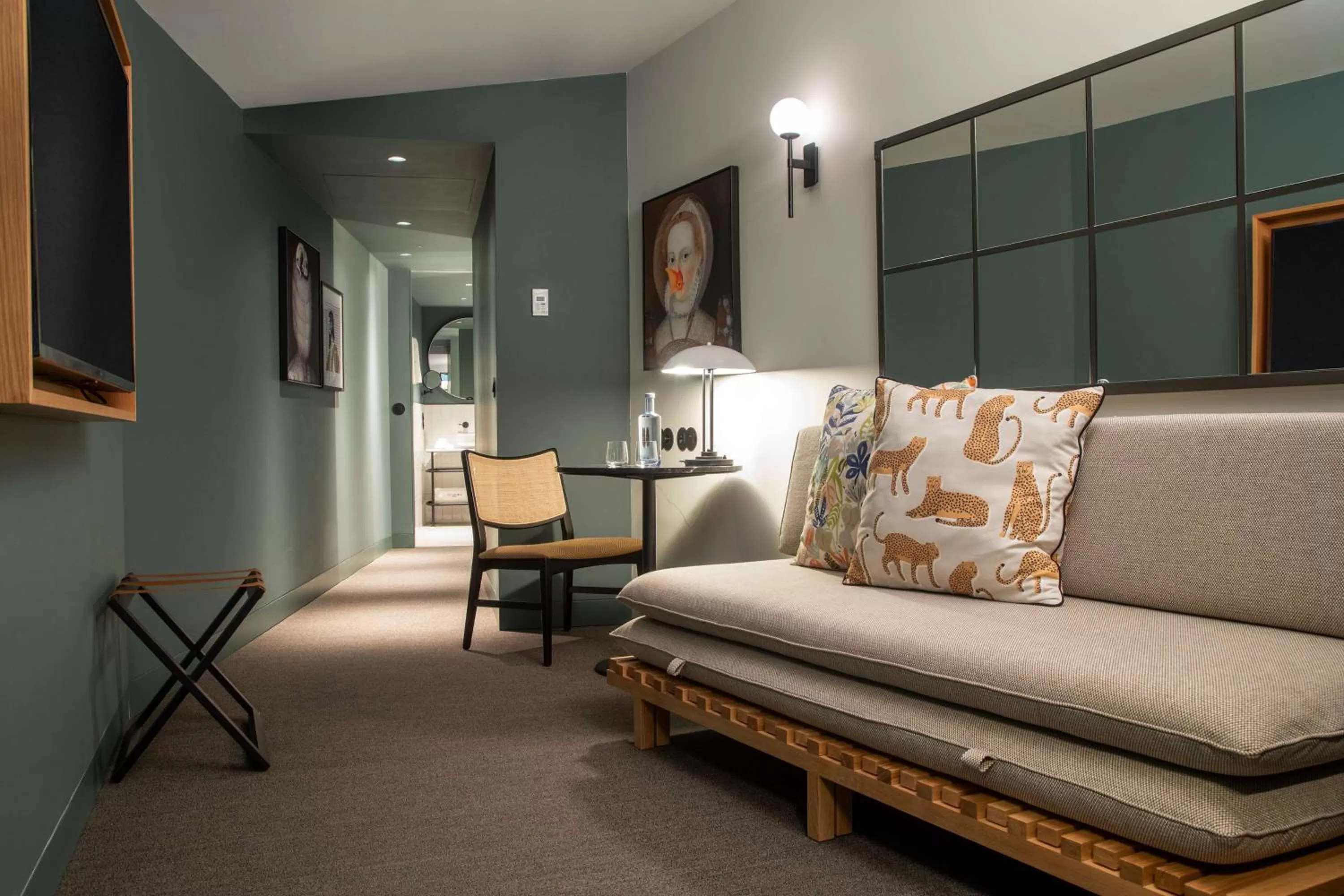 Living room in Se Catedral Hotel Porto, Tapestry Collection By Hilton