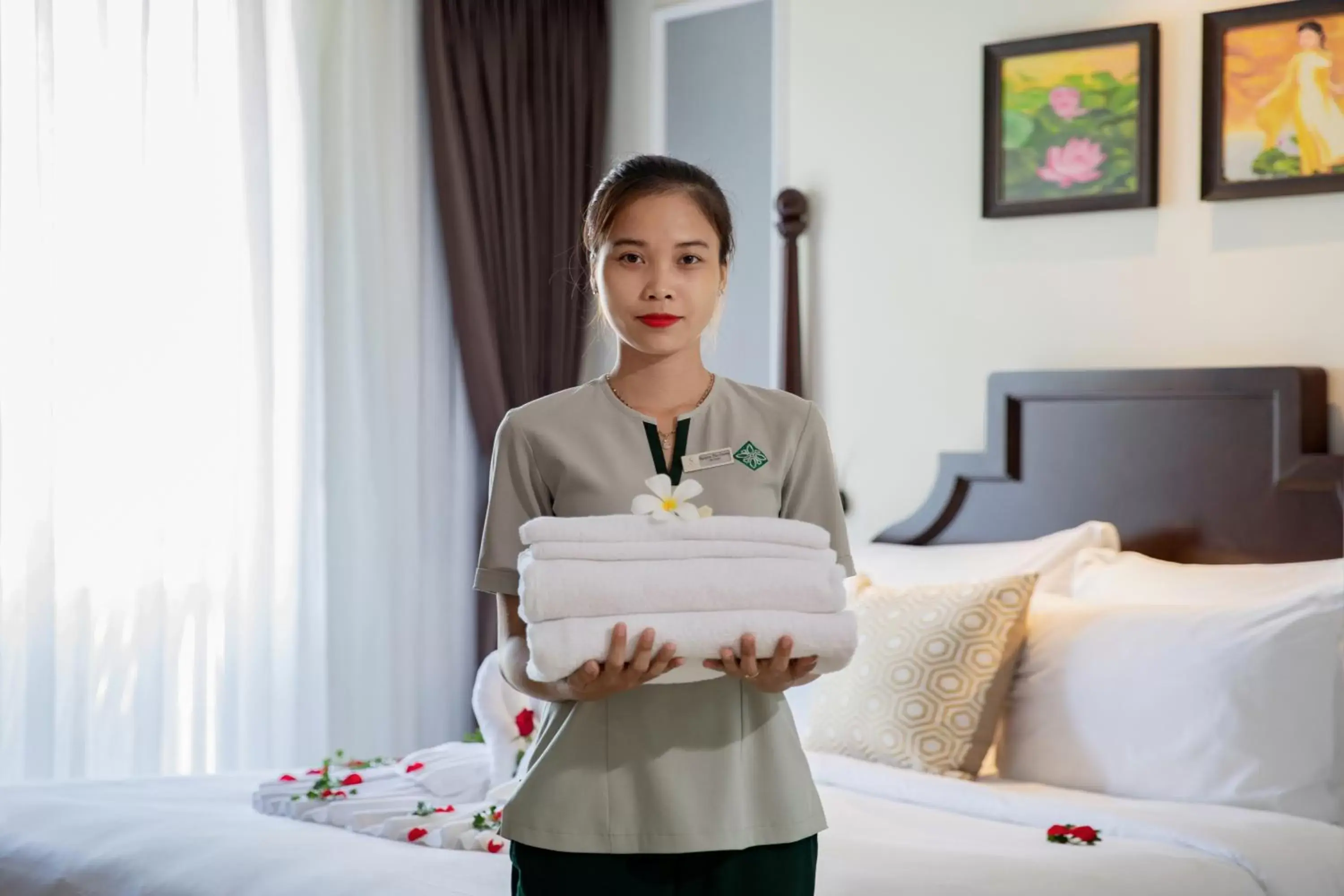 Bedroom, Staff in Mulberry Collection Silk Village