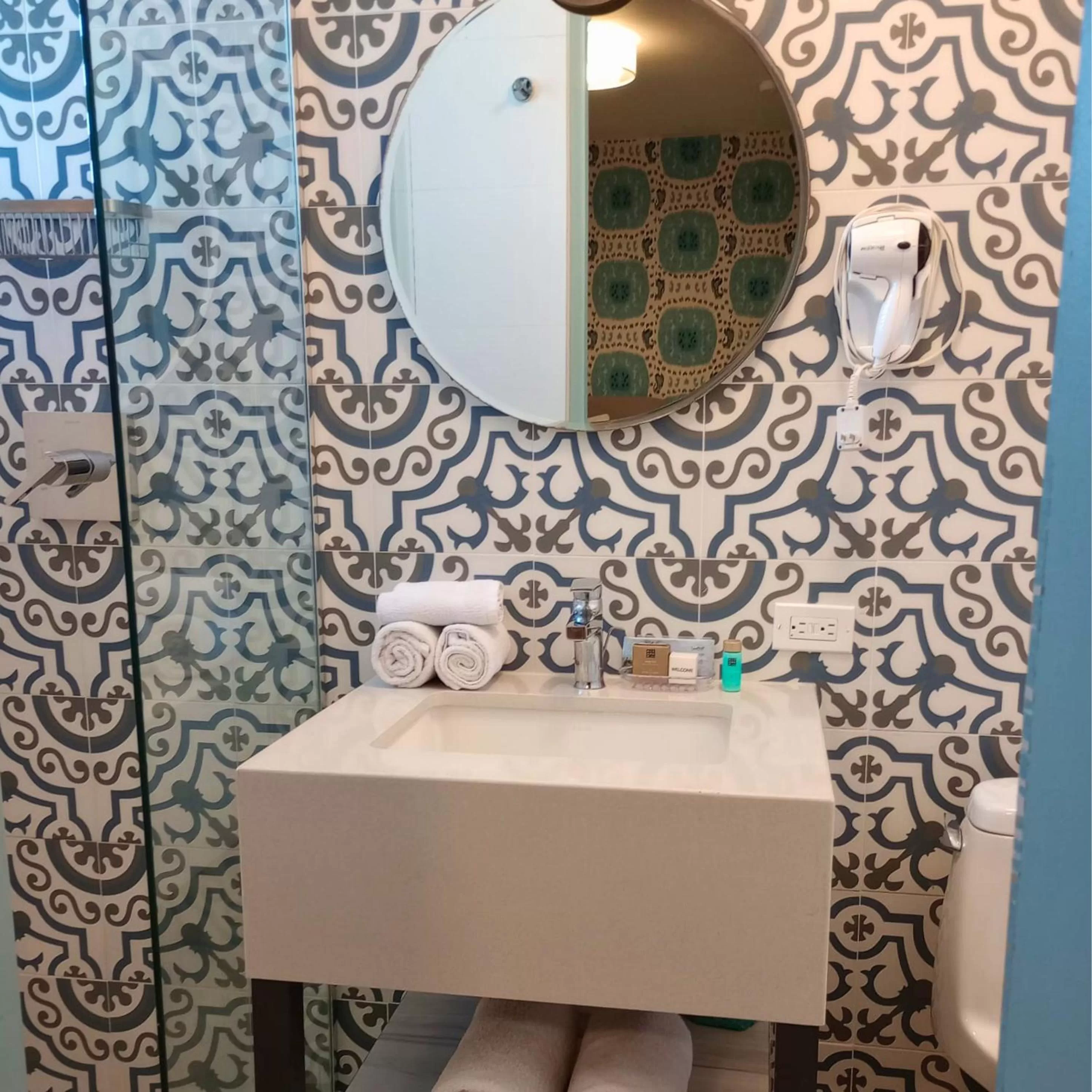 Bathroom in Trópica Beach Hotel