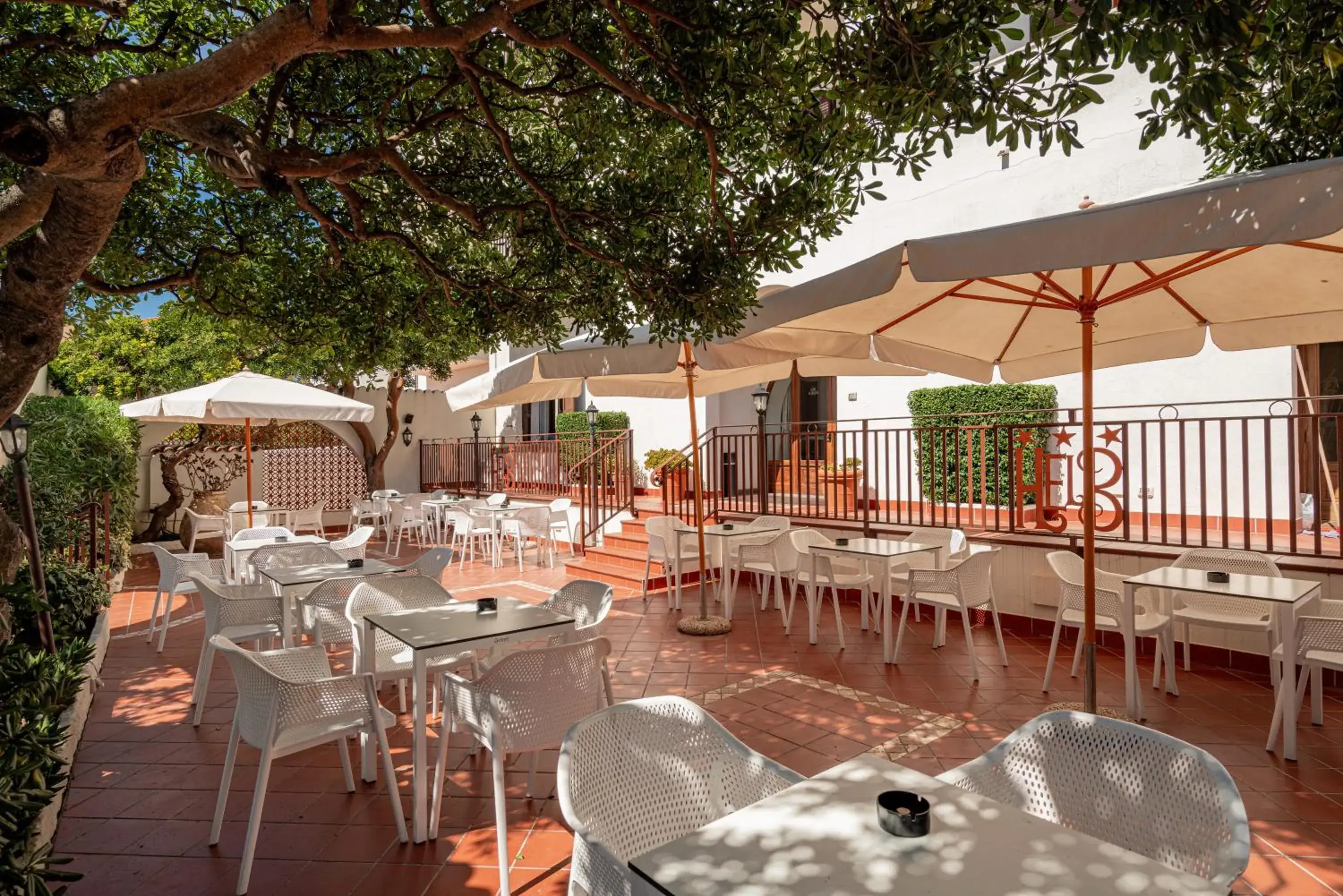 Property building, Restaurant/Places to Eat in Hotel El Balear