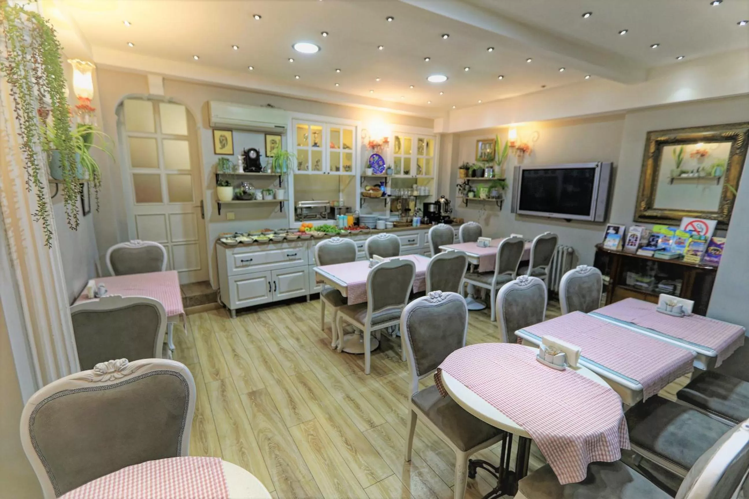 Restaurant/places to eat in Romantic Hotel Istanbul