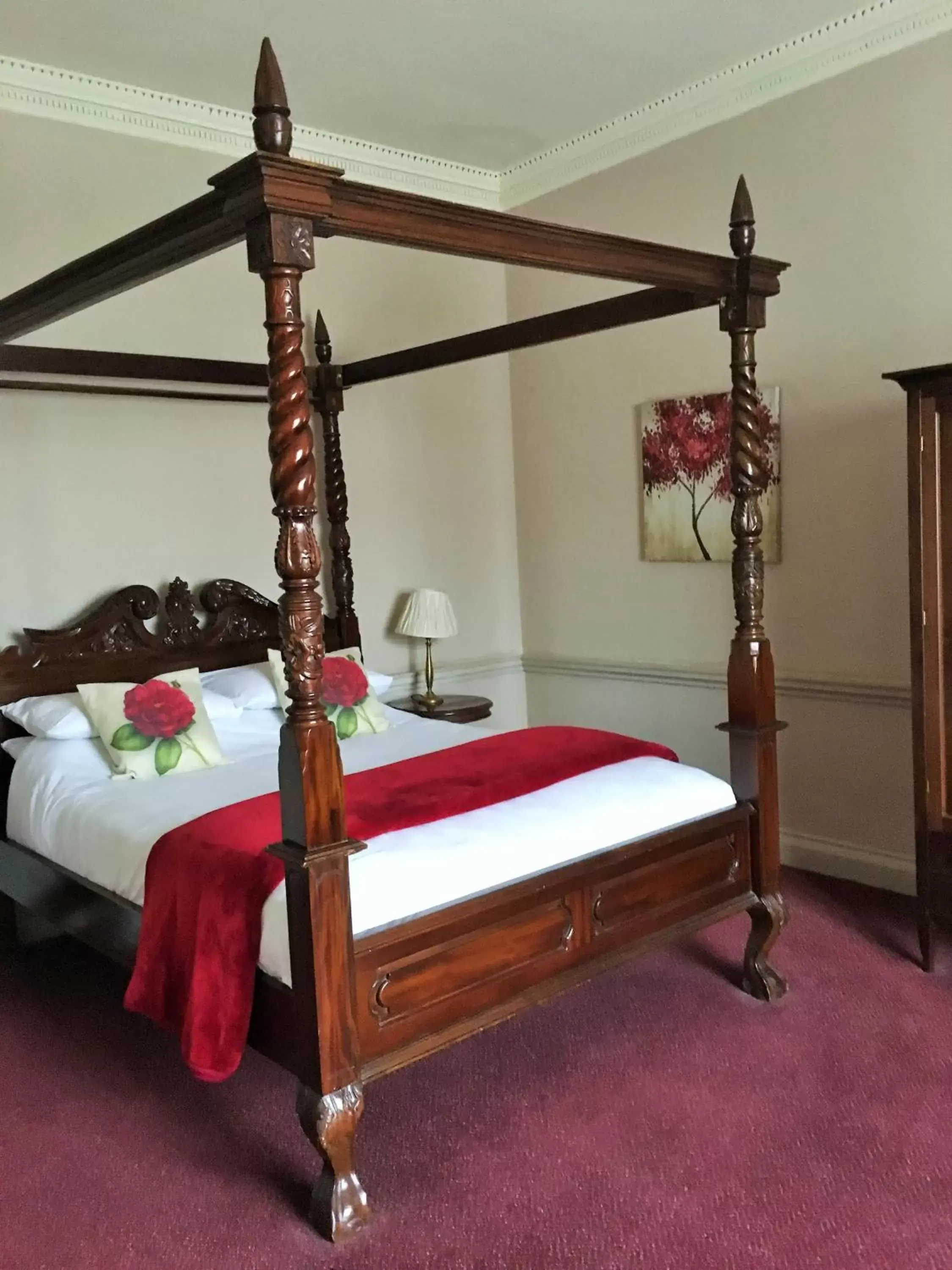 Bed in Old Bull Inn