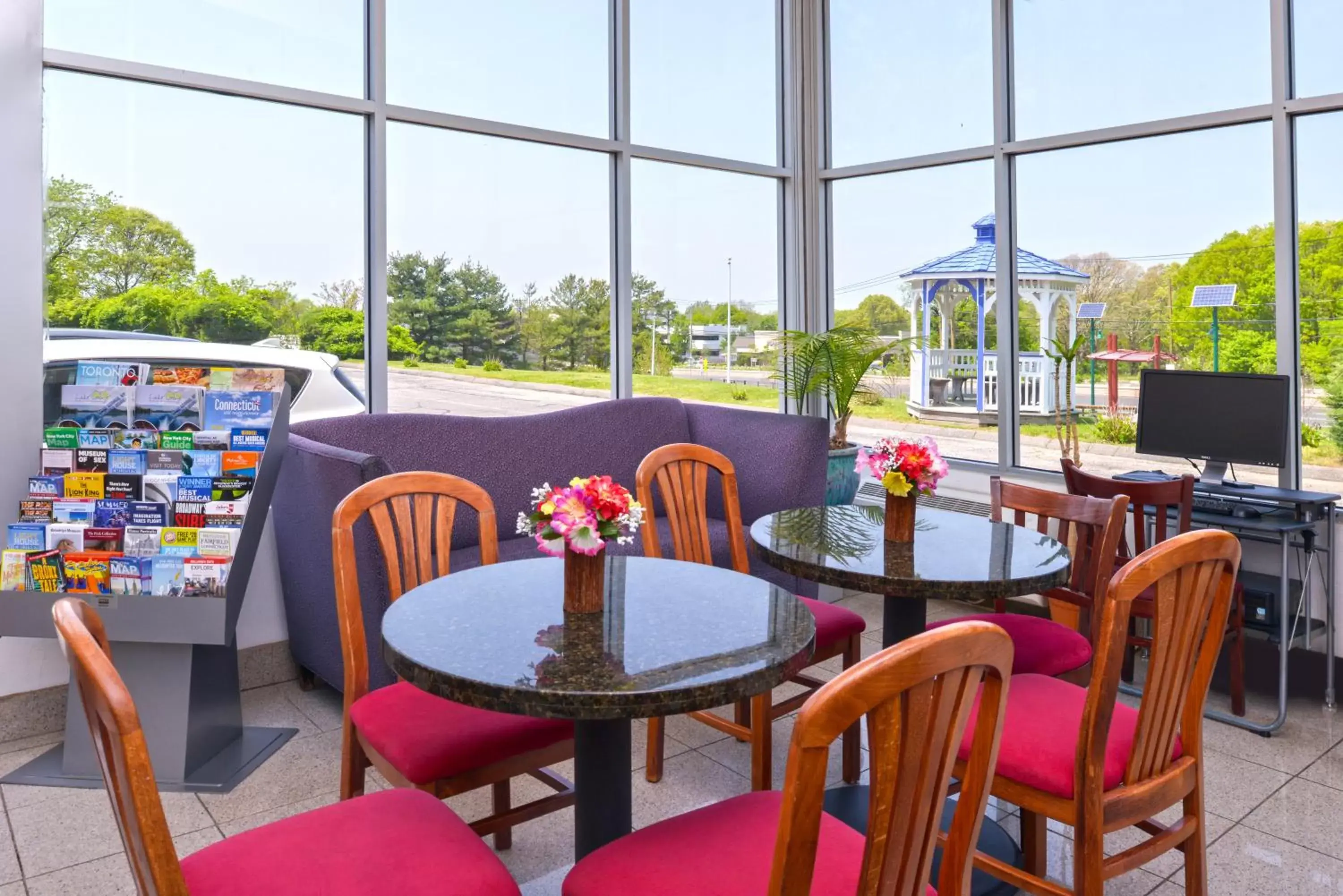 Restaurant/Places to Eat in Americas Best Value Inn Smithtown/Long Island