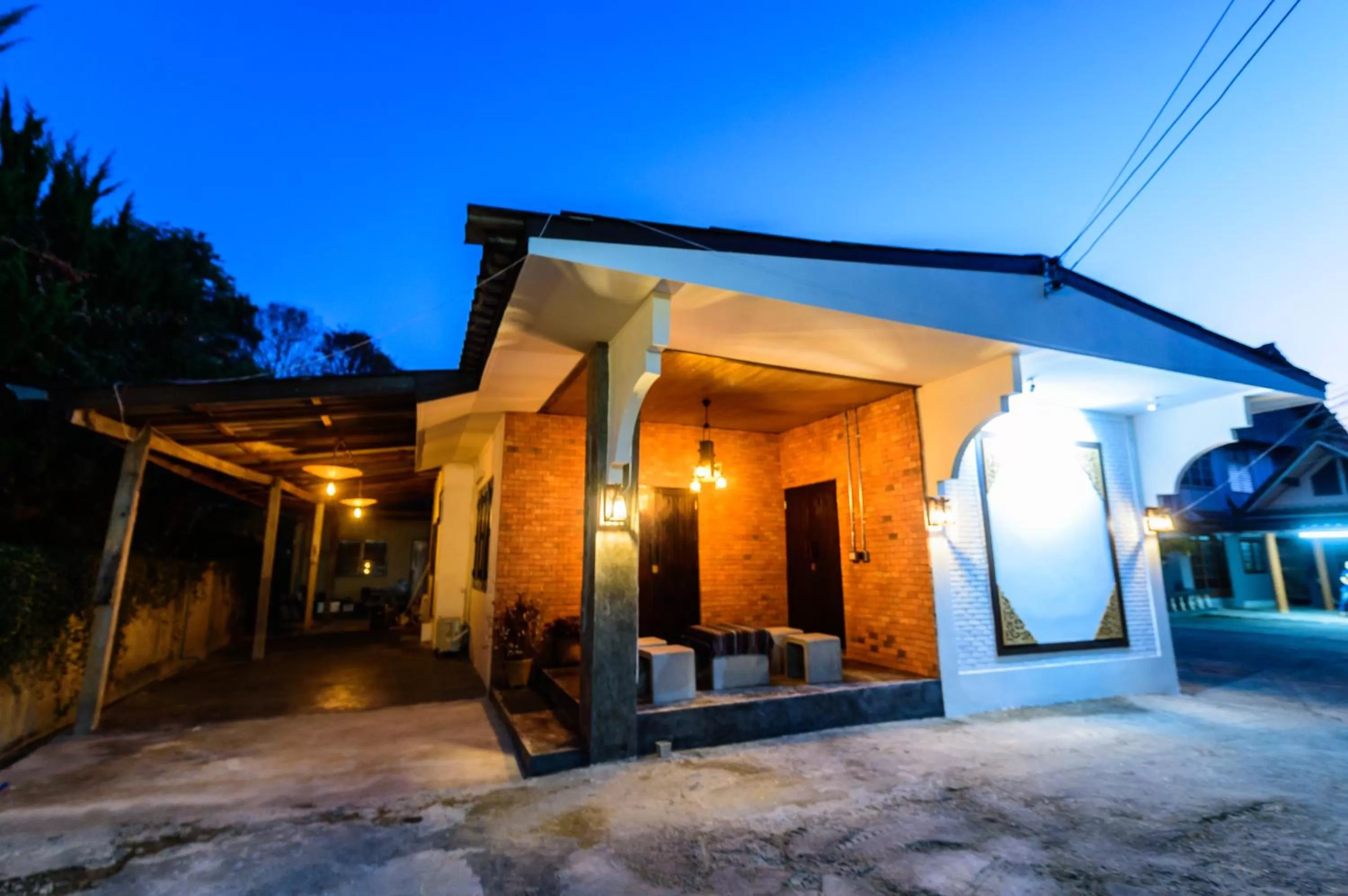 Property building in Huan Amphan