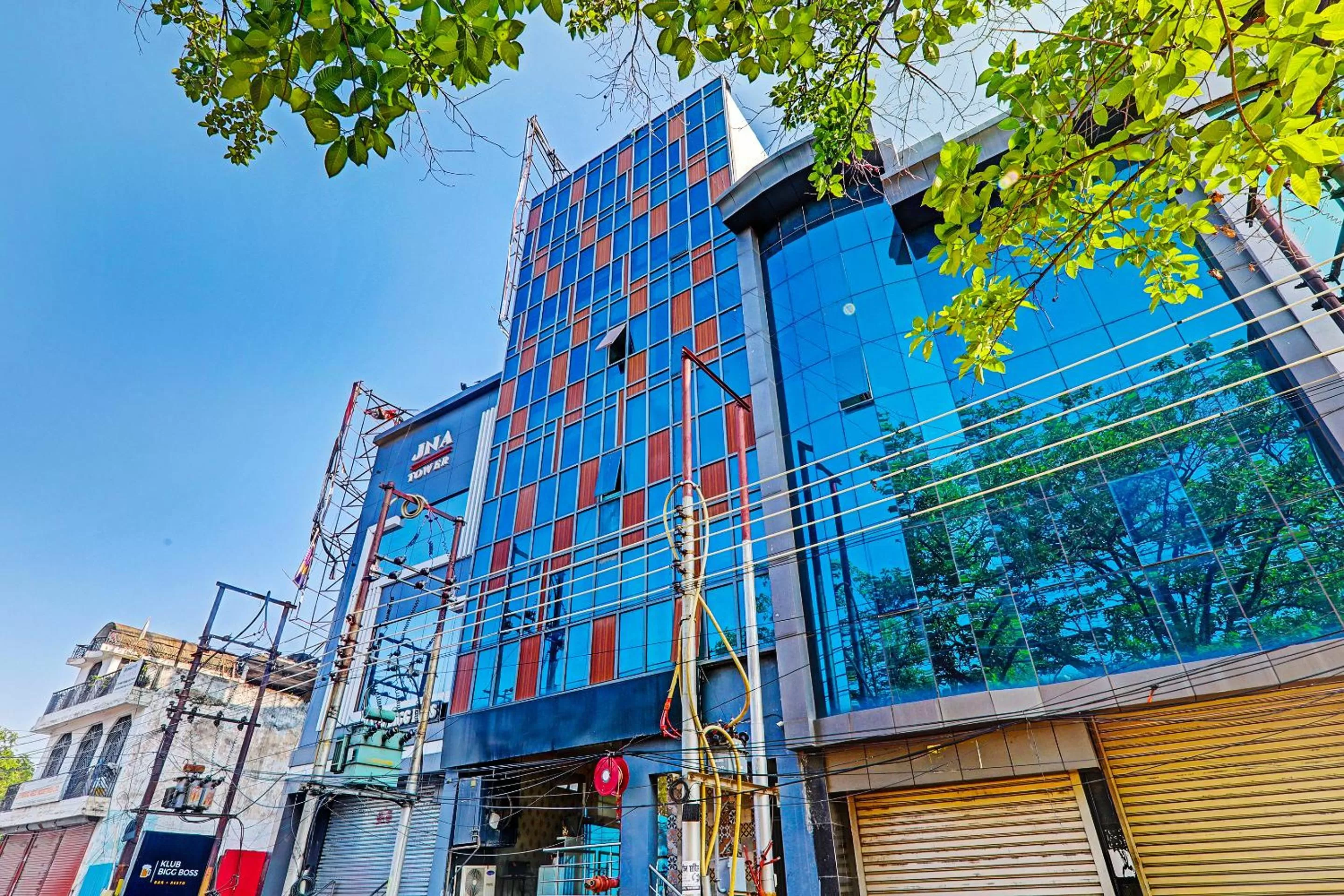 Facade/entrance, Property Building in Hotel Agoura Prime