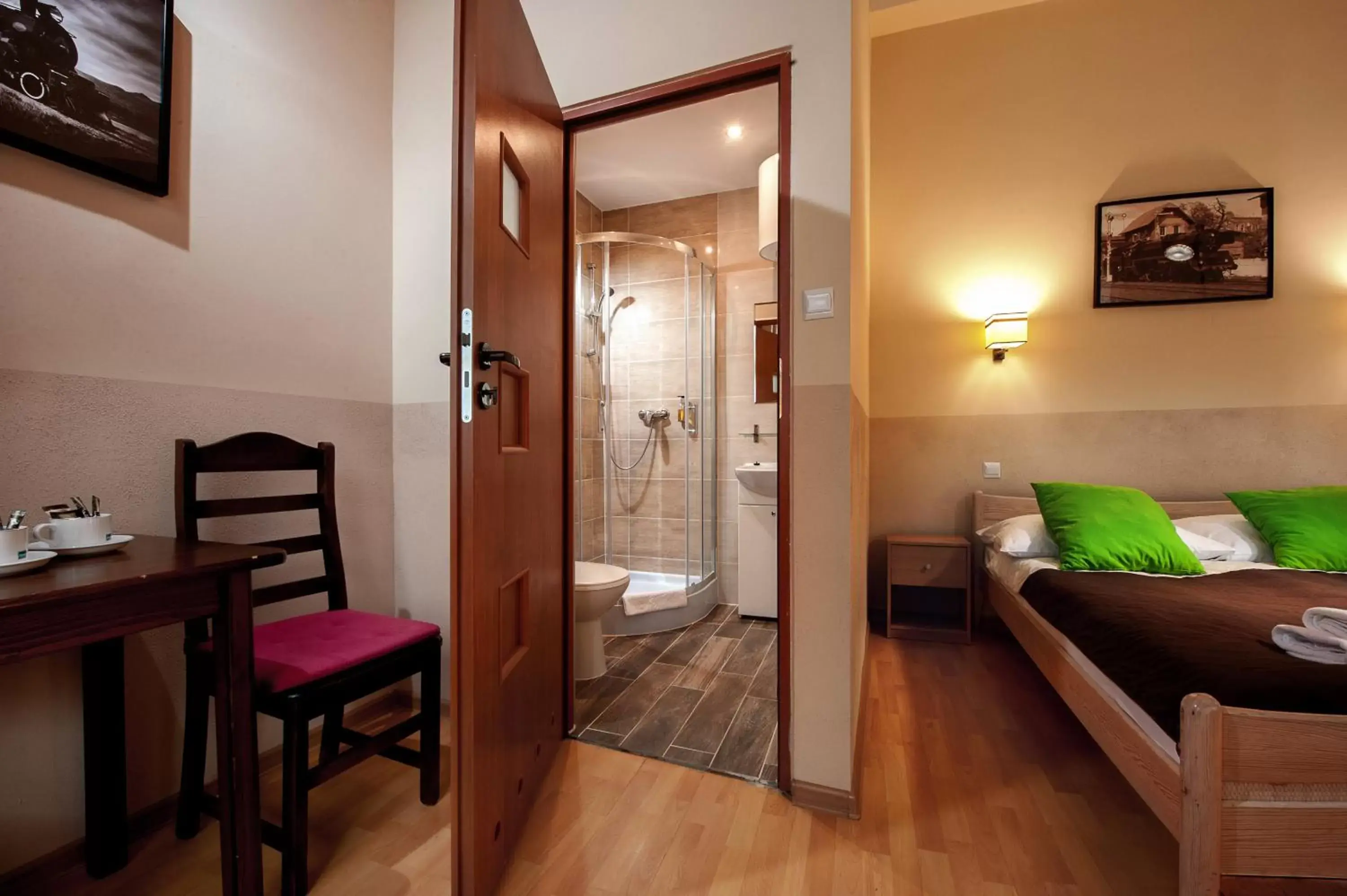 Bathroom, Seating Area in Station Aparthotel