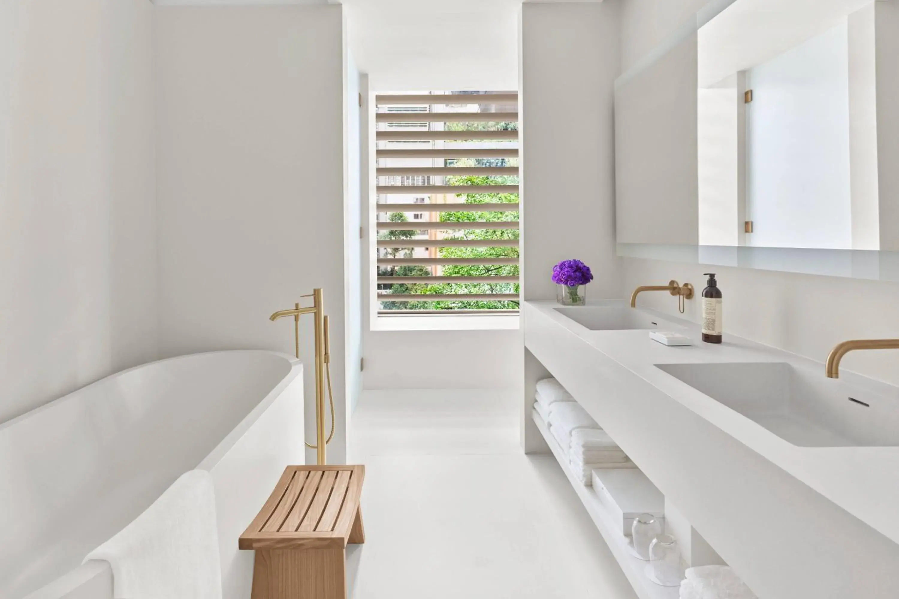 Bathroom, Kitchen/Kitchenette in The Singapore EDITION