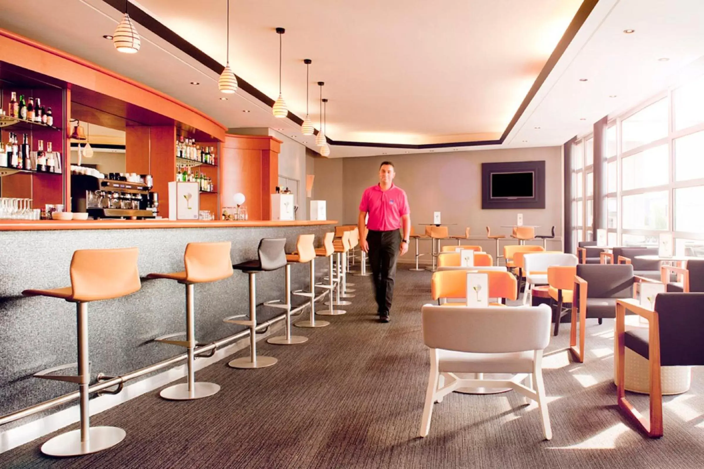 Lounge or bar, Lounge/Bar in Novotel Saint-Quentin en Yvelines