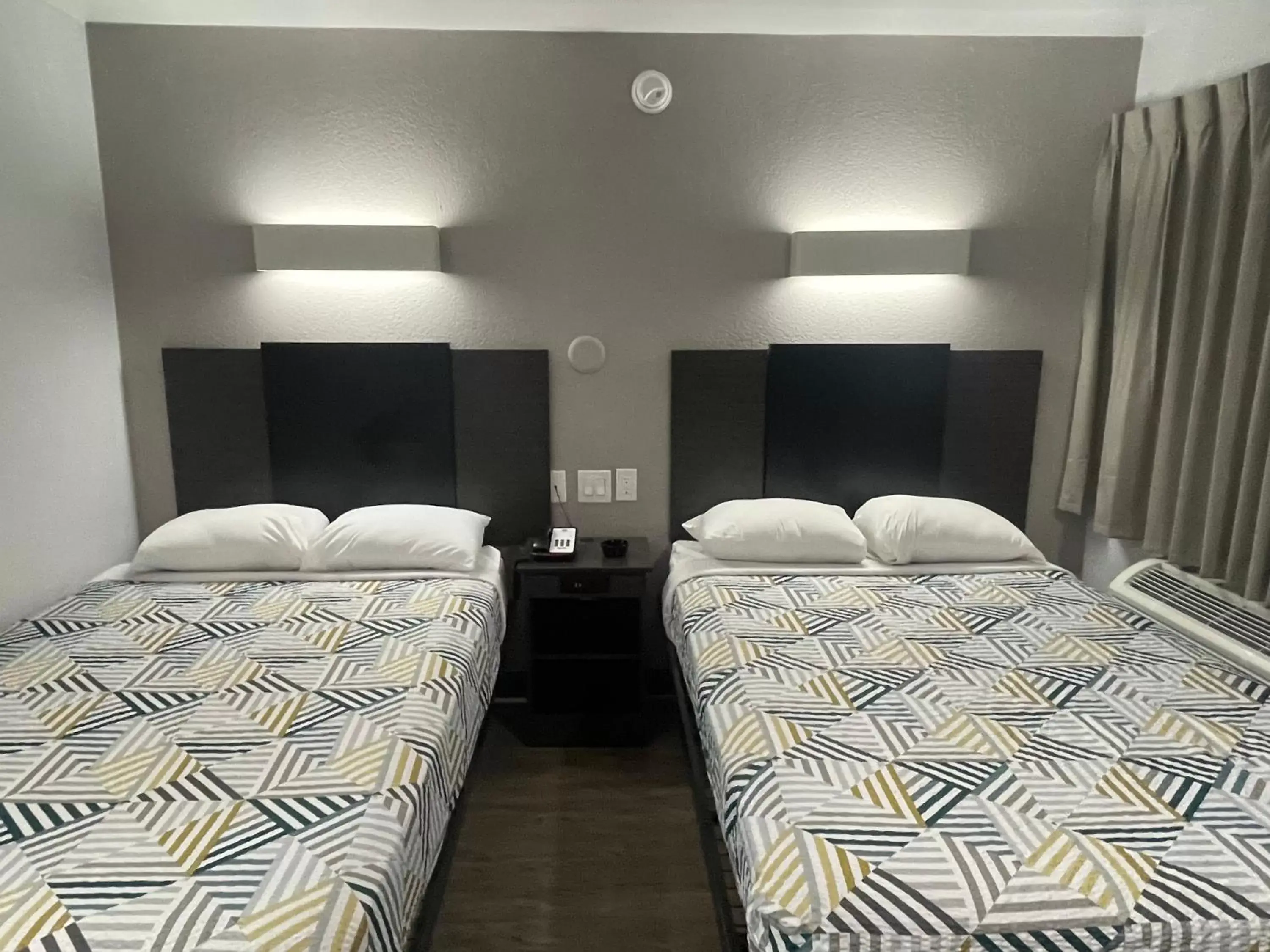 Bed in Motel 6 Denton, TX - UNT Bed in Motel 6 Denton, TX - UNT