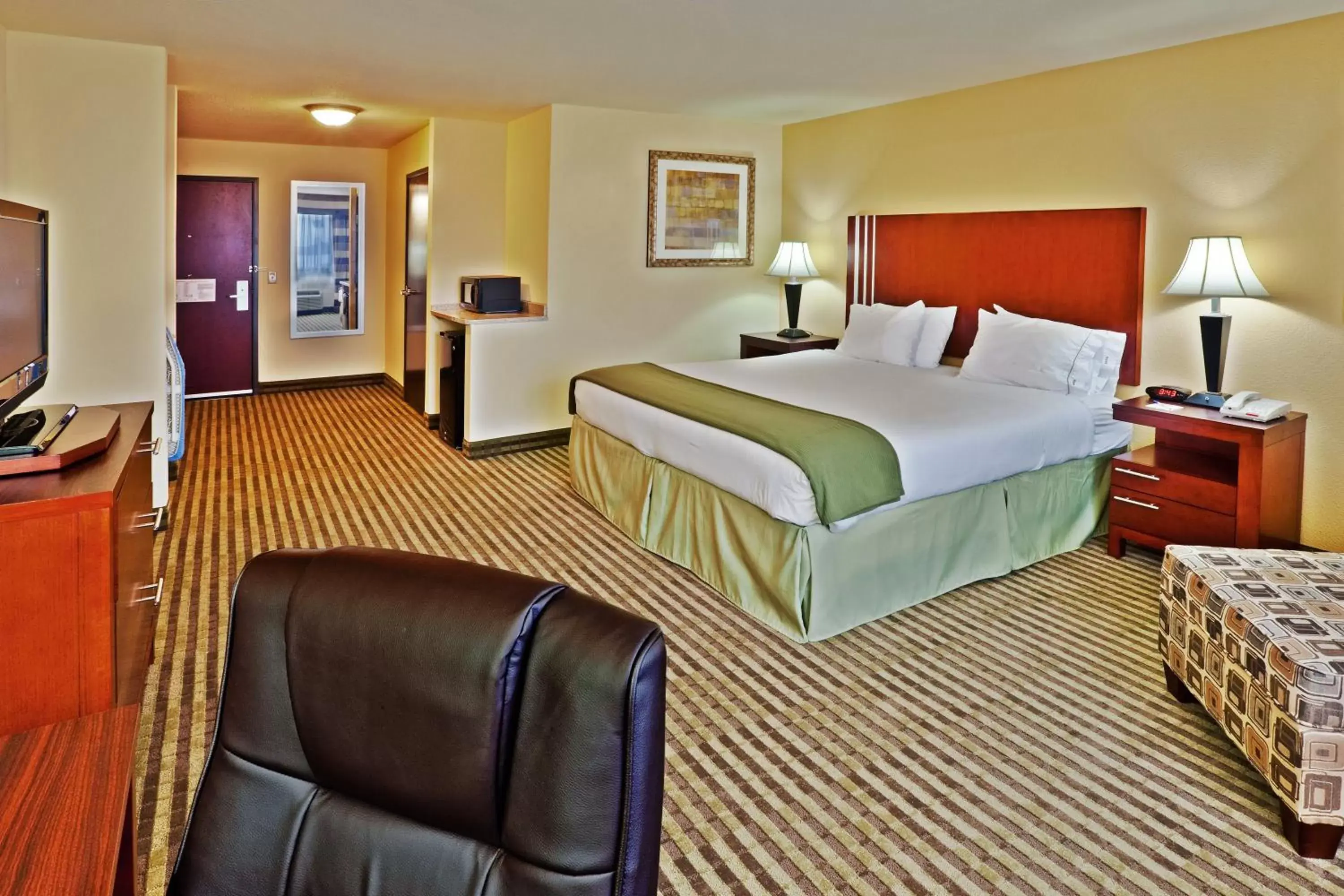 Photo of the whole room, Bed in Holiday Inn Express Ponca City, an IHG Hotel