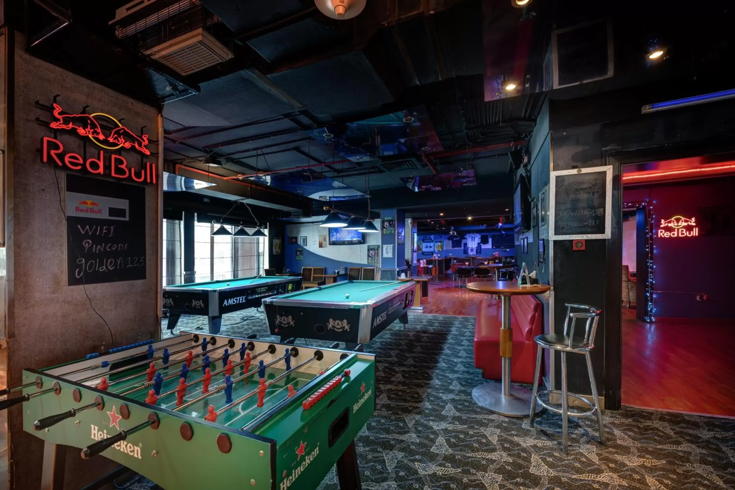 Lounge or bar, Billiards in Golden Tulip Hotel Al Barsha