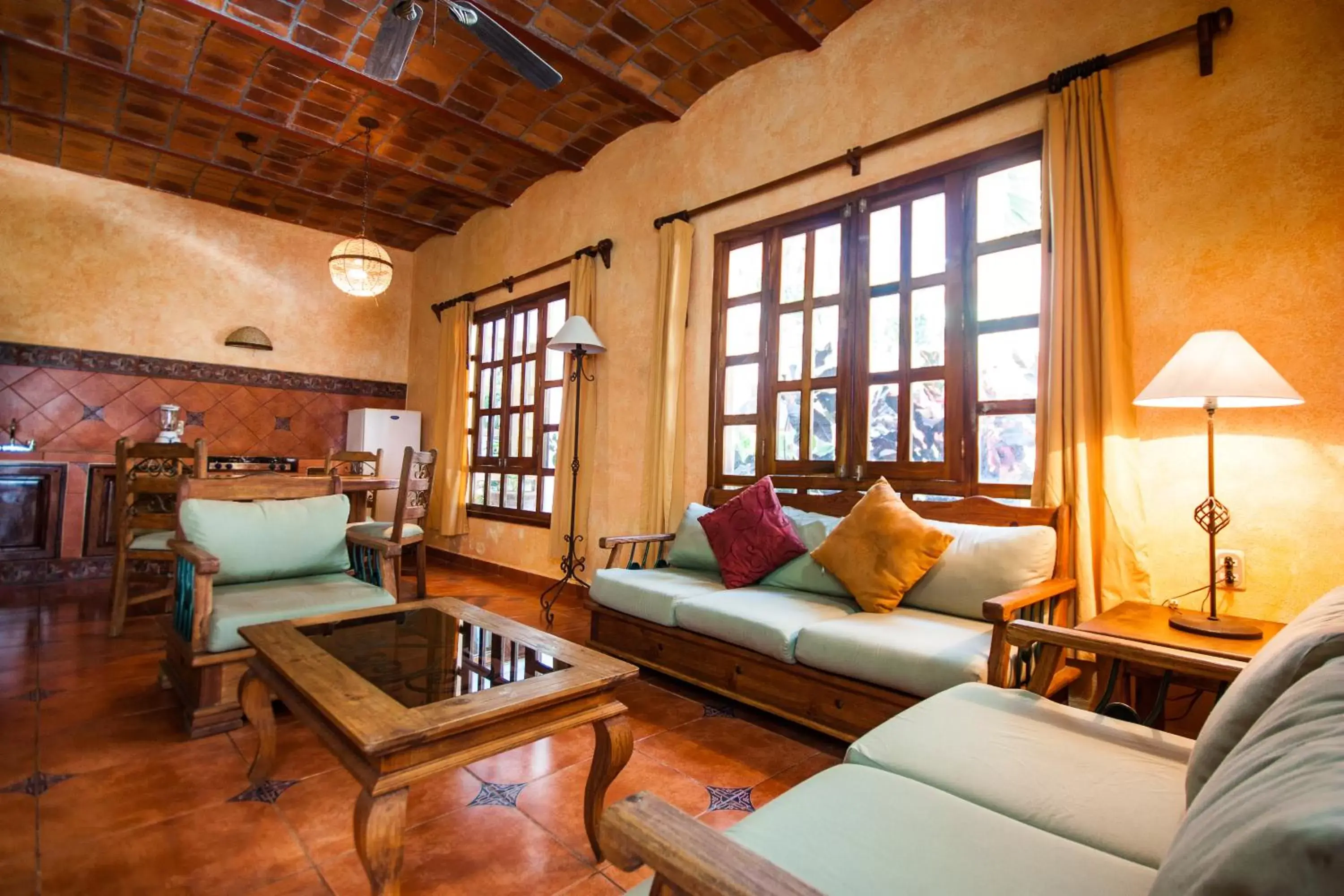 Photo of the whole room, Seating Area in Hotelito Los Sueños