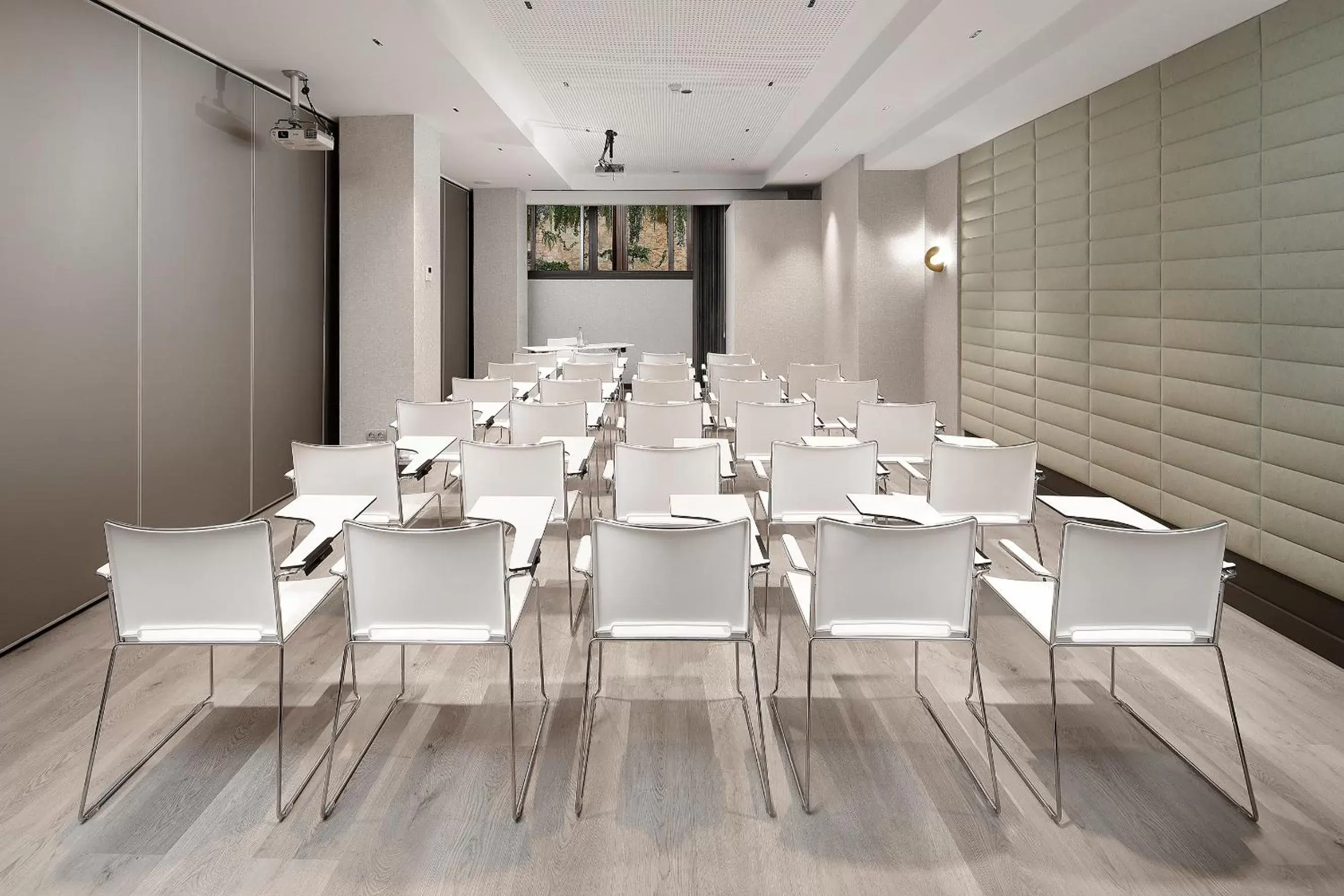 Meeting/conference room in Olivia Plaza Hotel