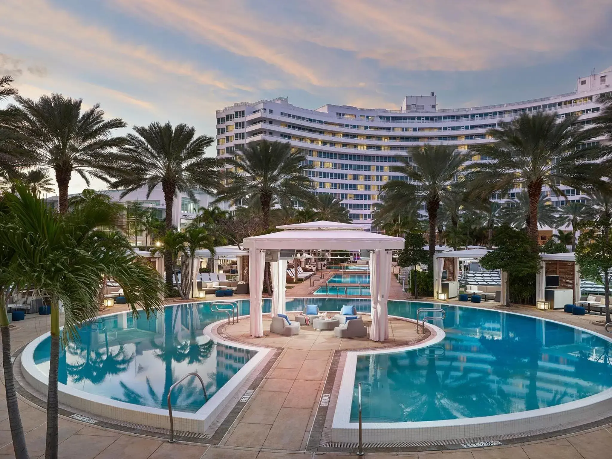 Pool view, Swimming Pool in Fontainebleau Miami Beach