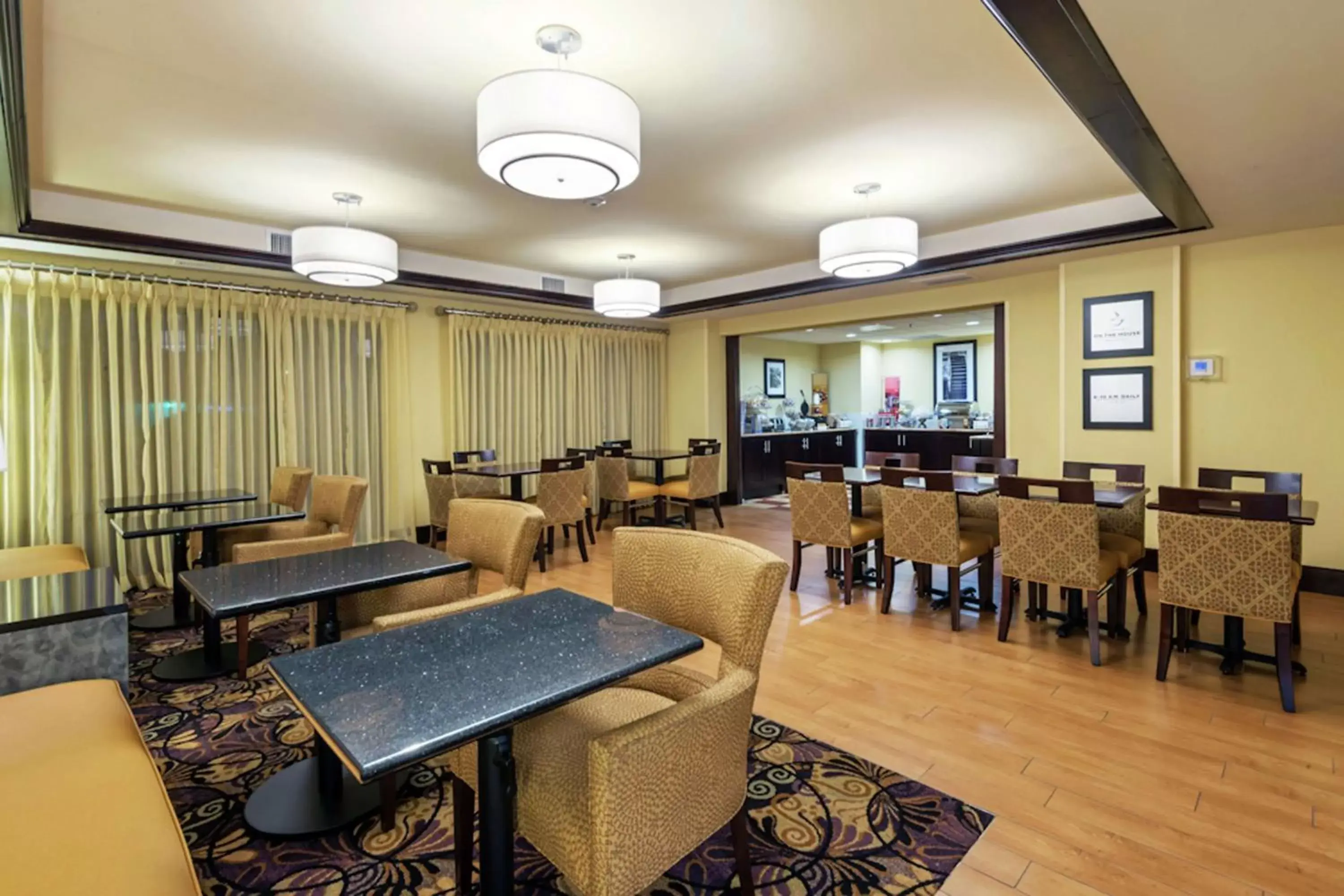 Lobby or reception, Restaurant/Places to Eat in Hampton Inn I-10 & College Drive