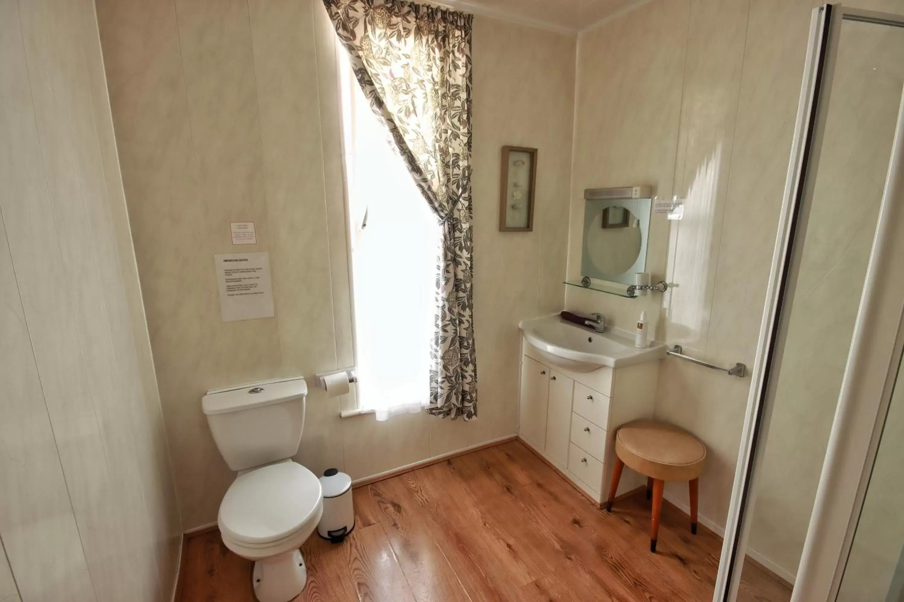 Bathroom in Beaches Guesthouse