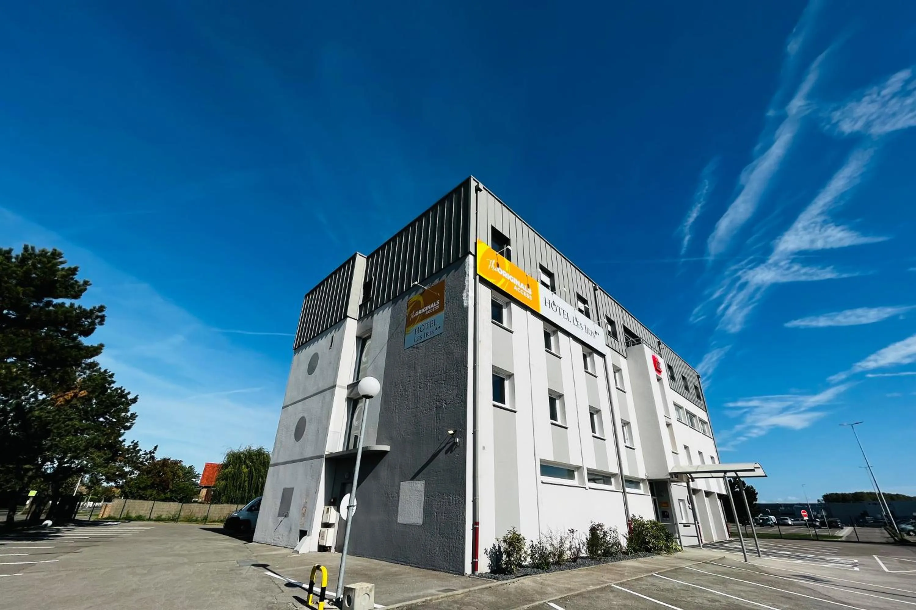 Property building in The Originals Access, Hôtel les Iris, Berck-sur-Mer