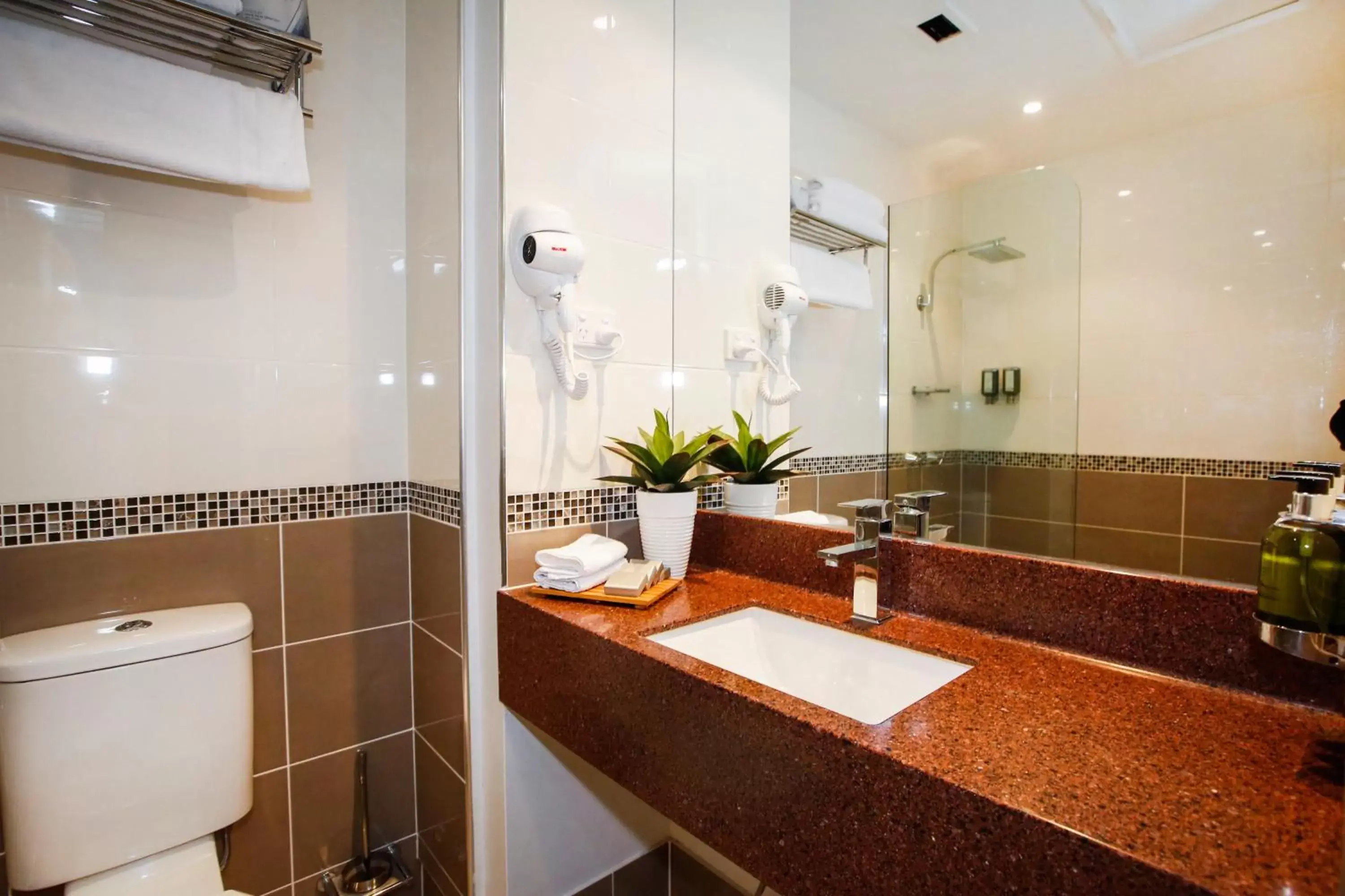 Shower, Bathroom in Chifley Plaza Townsville