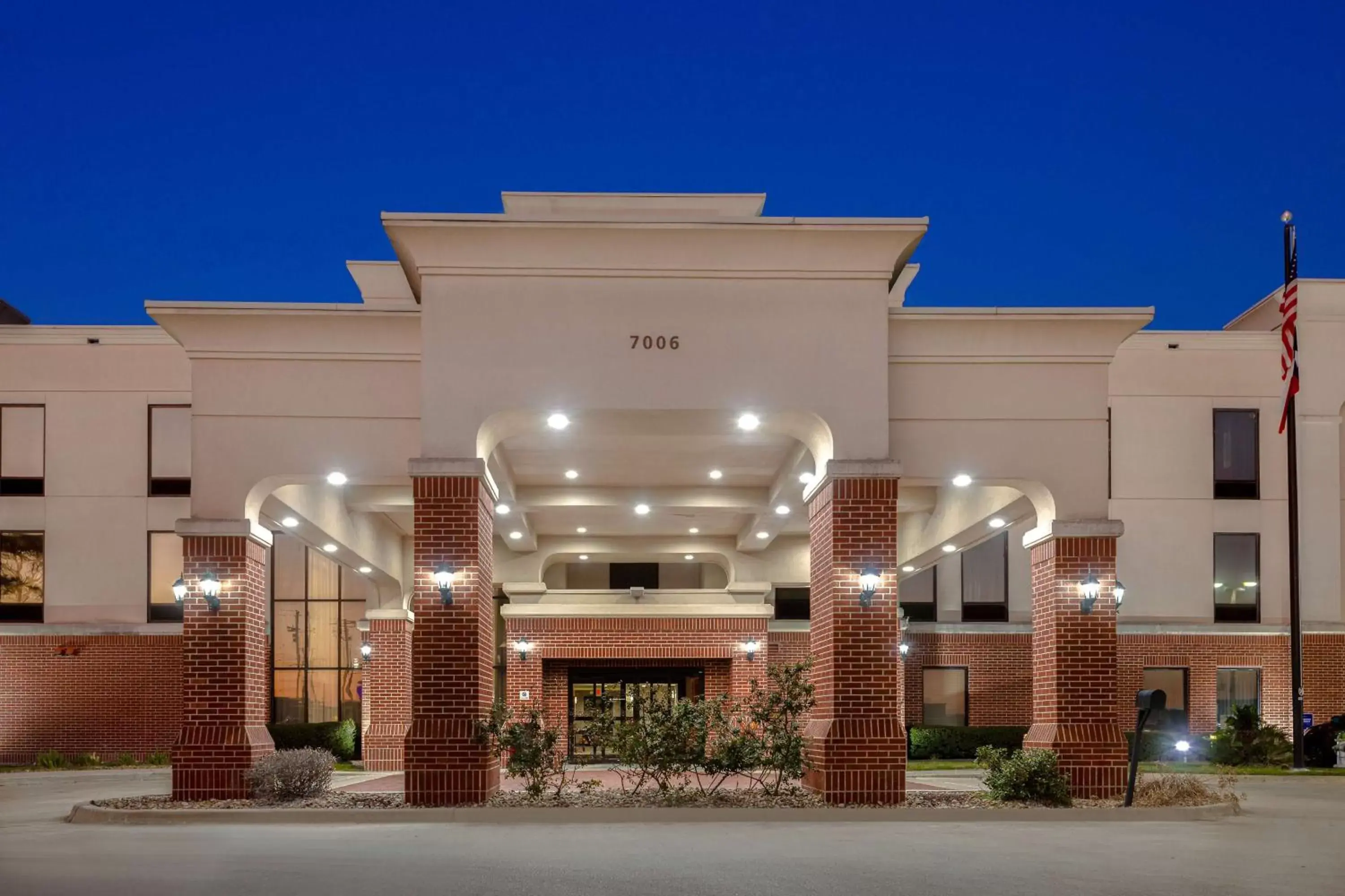 Property Building in Hampton Inn Victoria