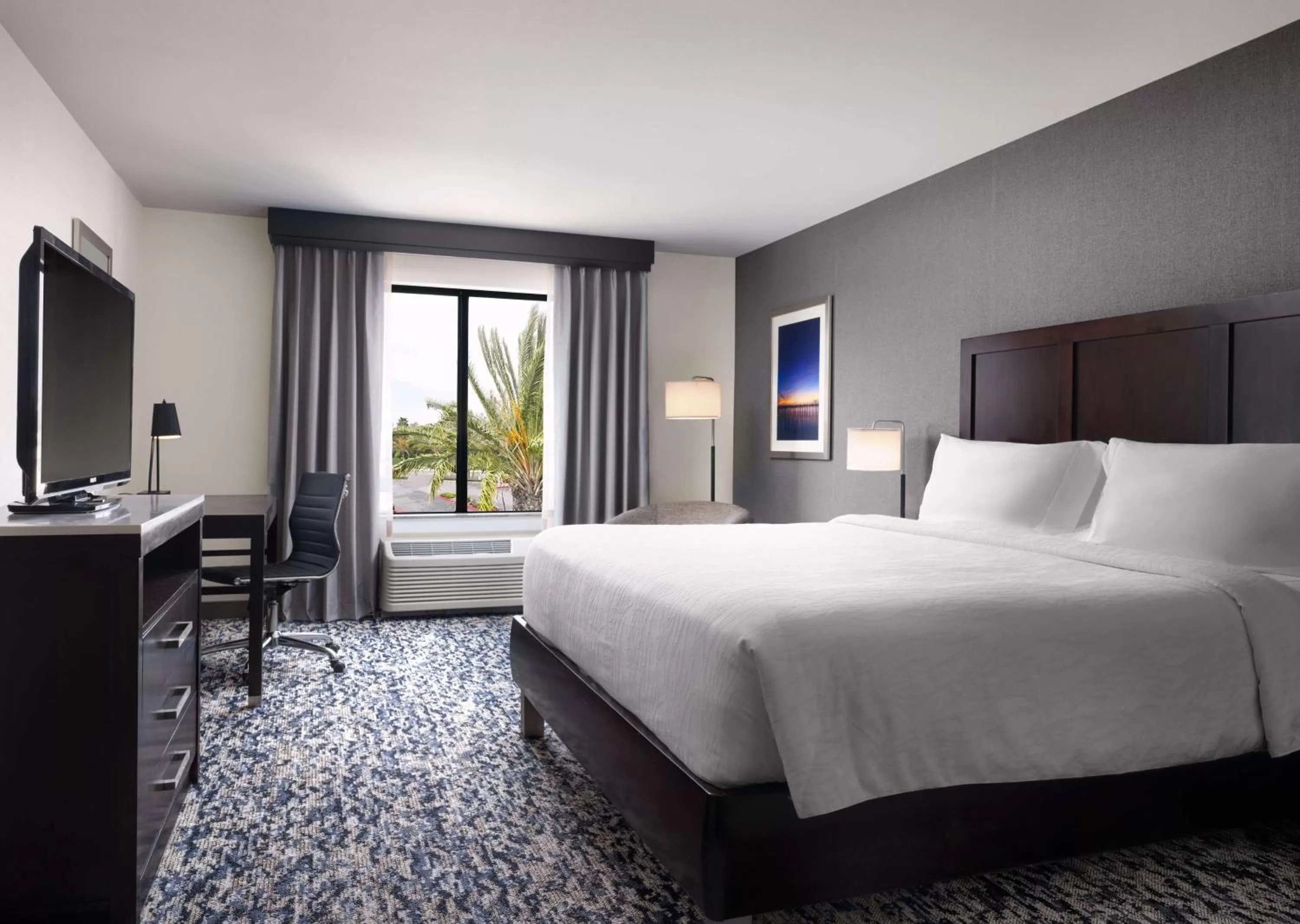 Bedroom, Bed in Hilton Garden Inn Los Angeles/Redondo Beach