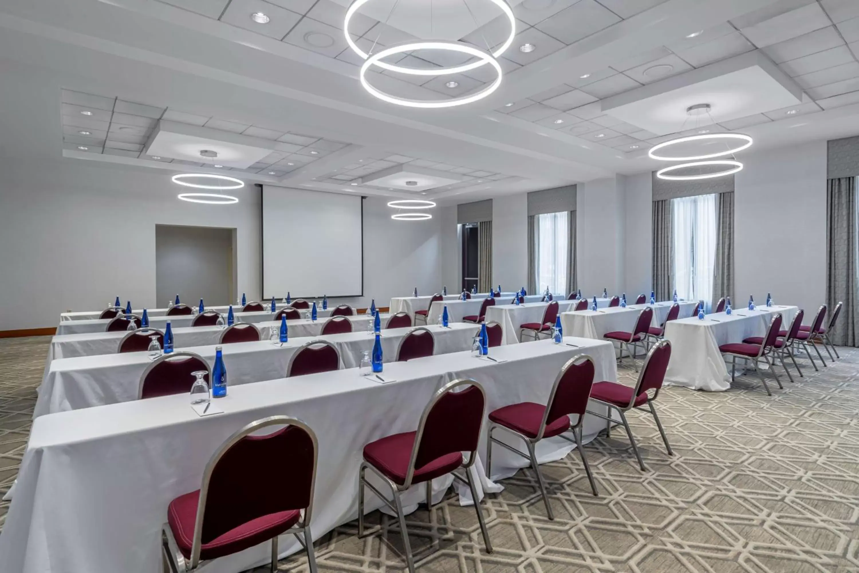 Meeting/conference room in Embassy Suites Boston at Logan Airport