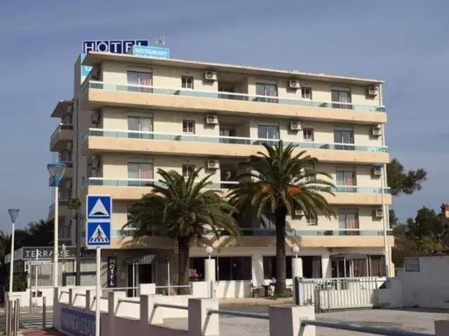 Facade/entrance in Le Galion Hotel et Restaurant Canet Plage - Logis