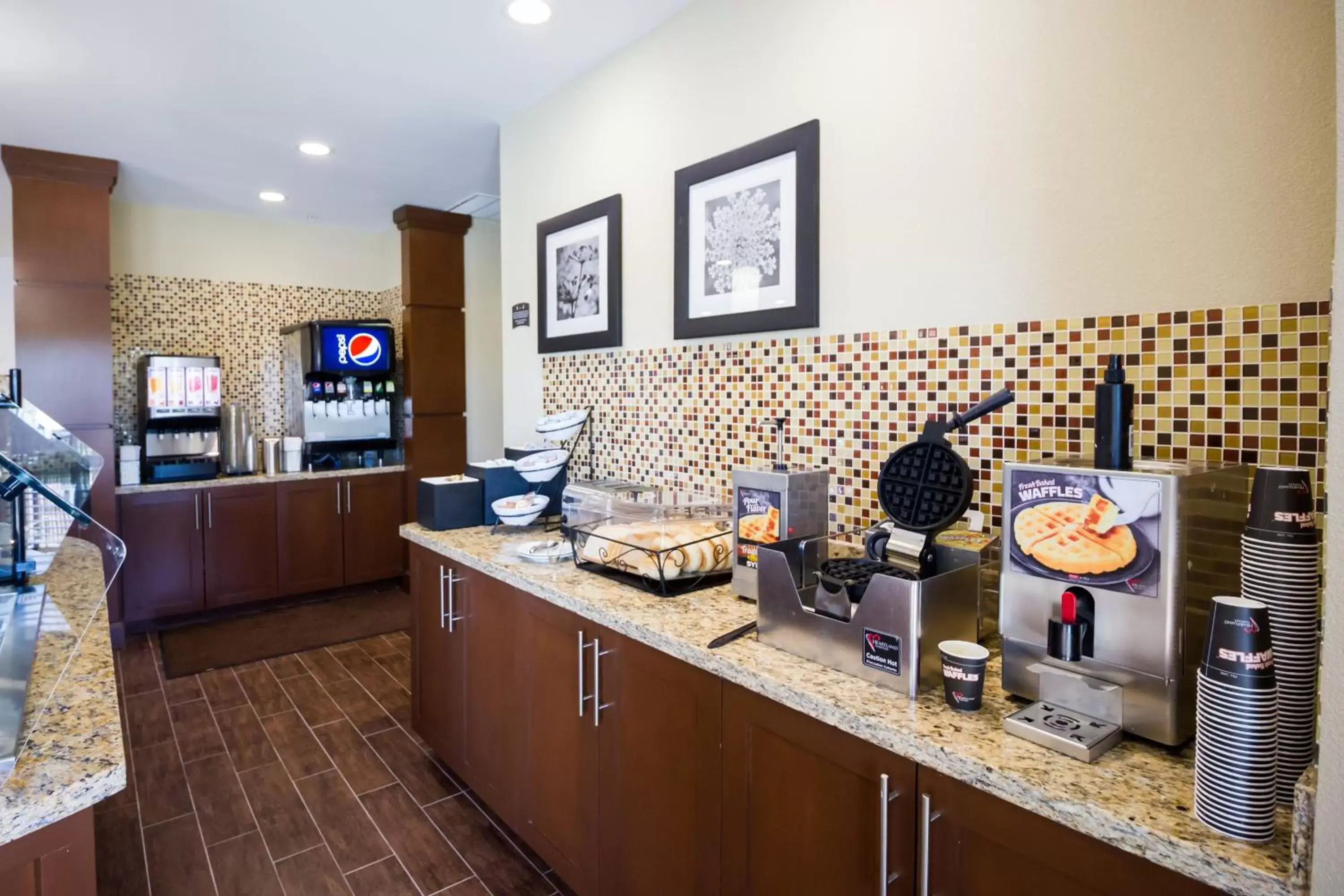 Breakfast, Kitchen/Kitchenette in Staybridge Suites Plano - Legacy West Area, an IHG Hotel