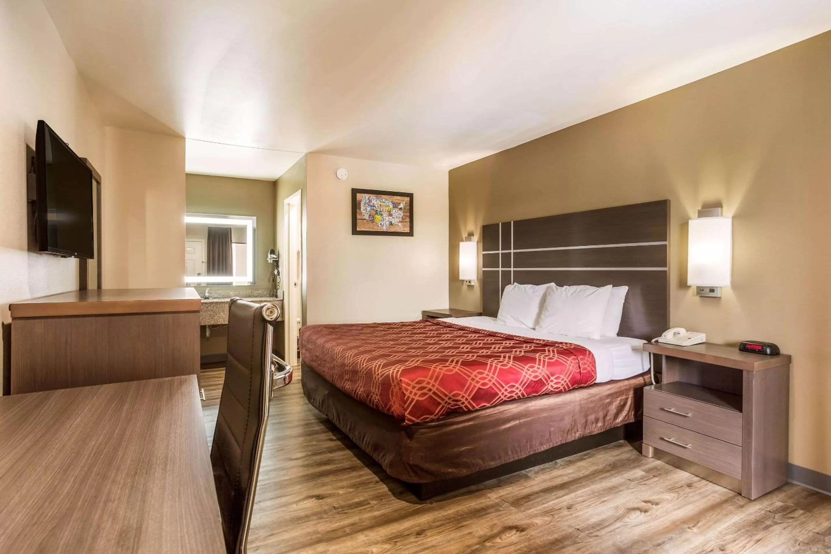 Photo of the whole room, Bed in Econo Lodge Inn & Suites Murfreesboro Shopping District