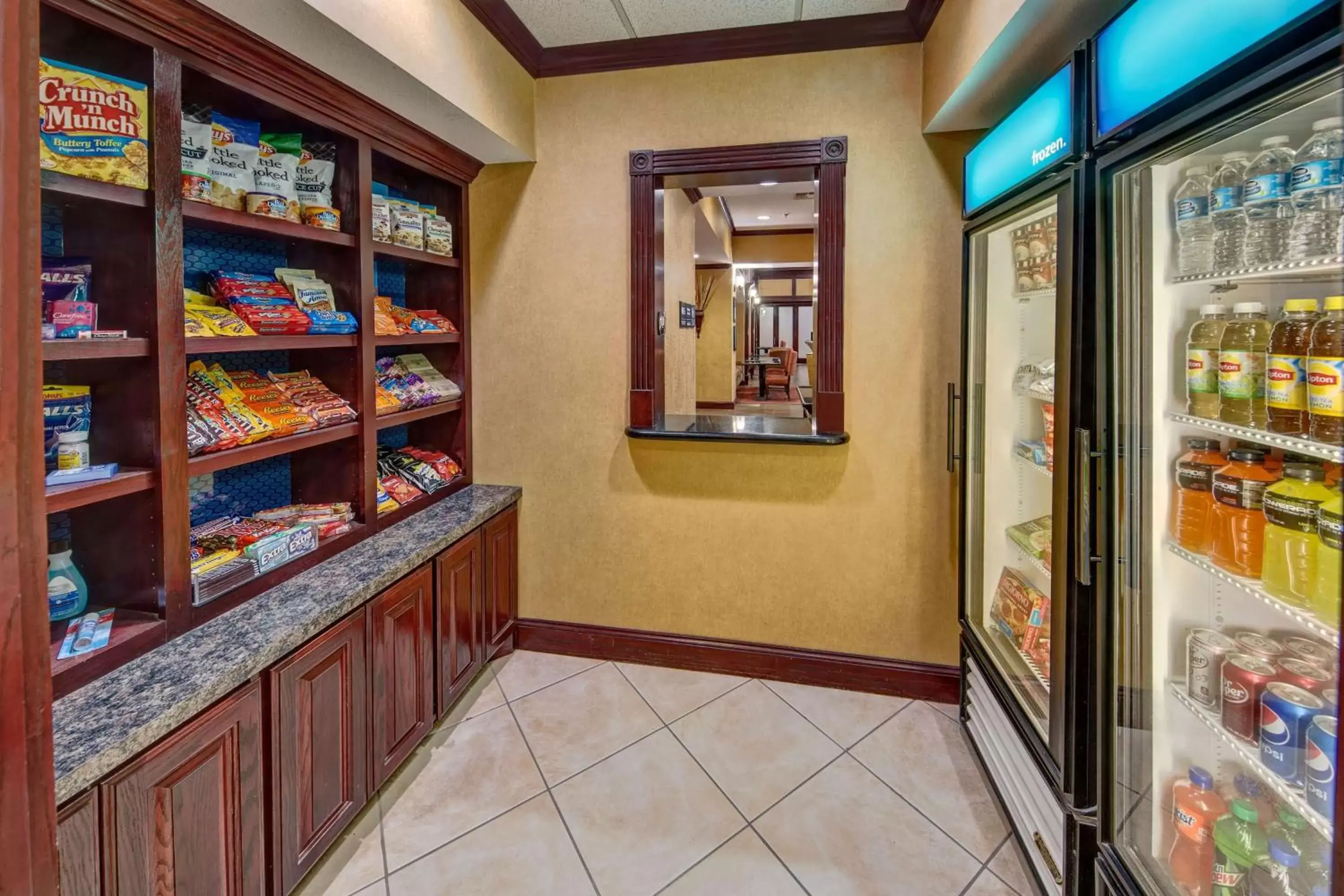 Restaurant/places to eat, Supermarket/Shops in Hampton Inn & Suites Corsicana