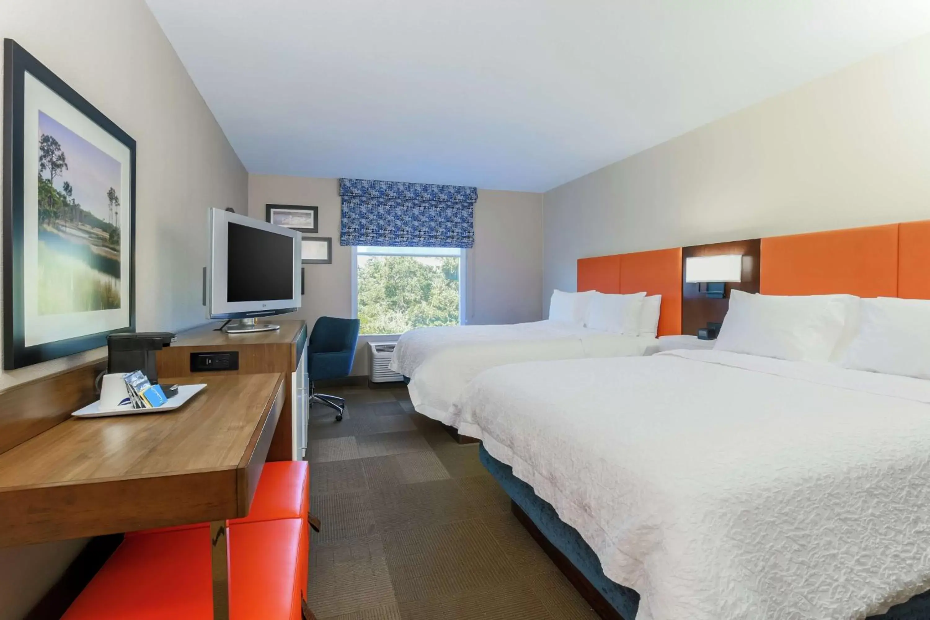Bed in Hampton Inn & Suites Tallahassee I-10-Thomasville Road