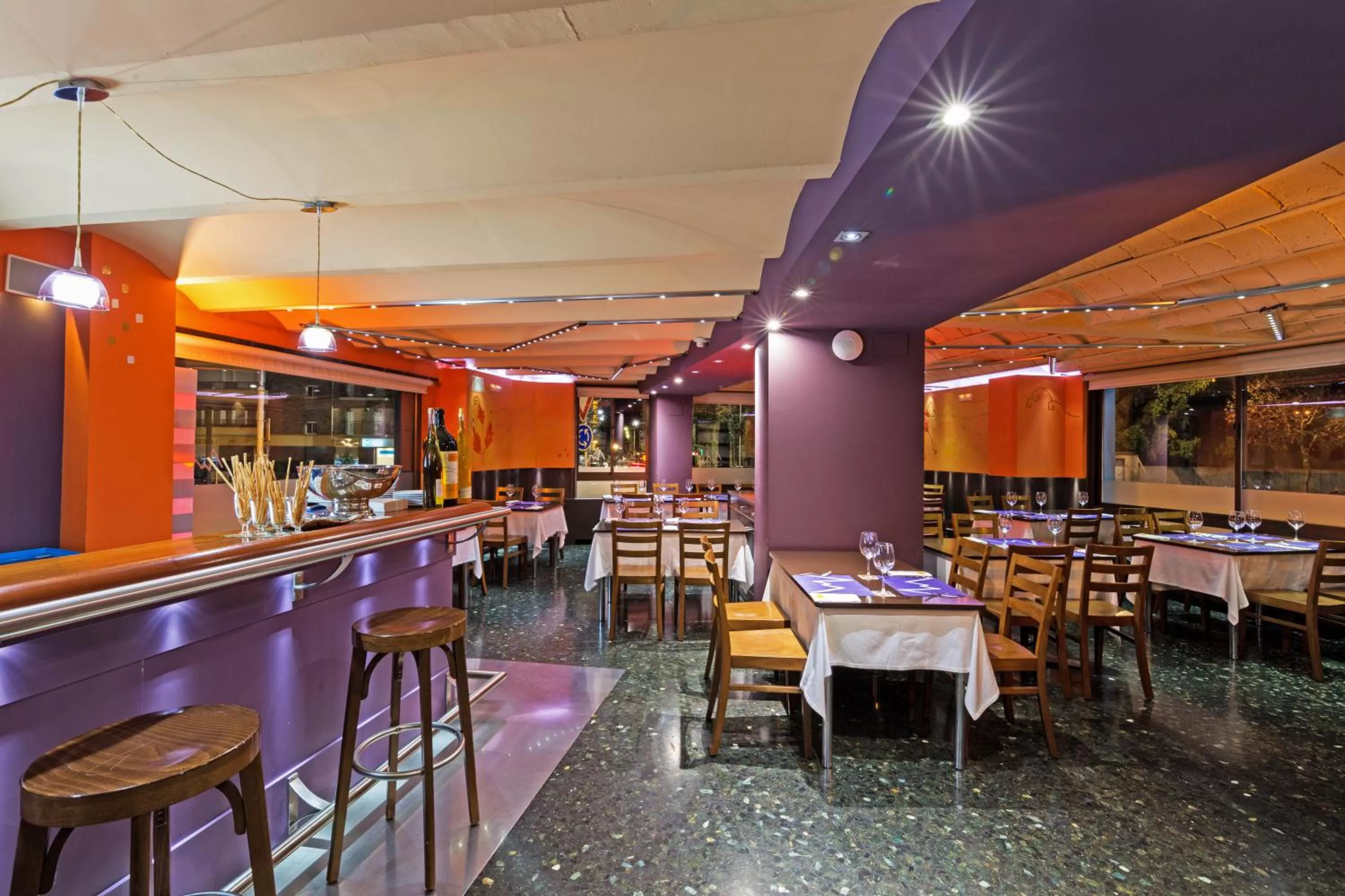 Restaurant/Places to Eat in Hotel Avenida