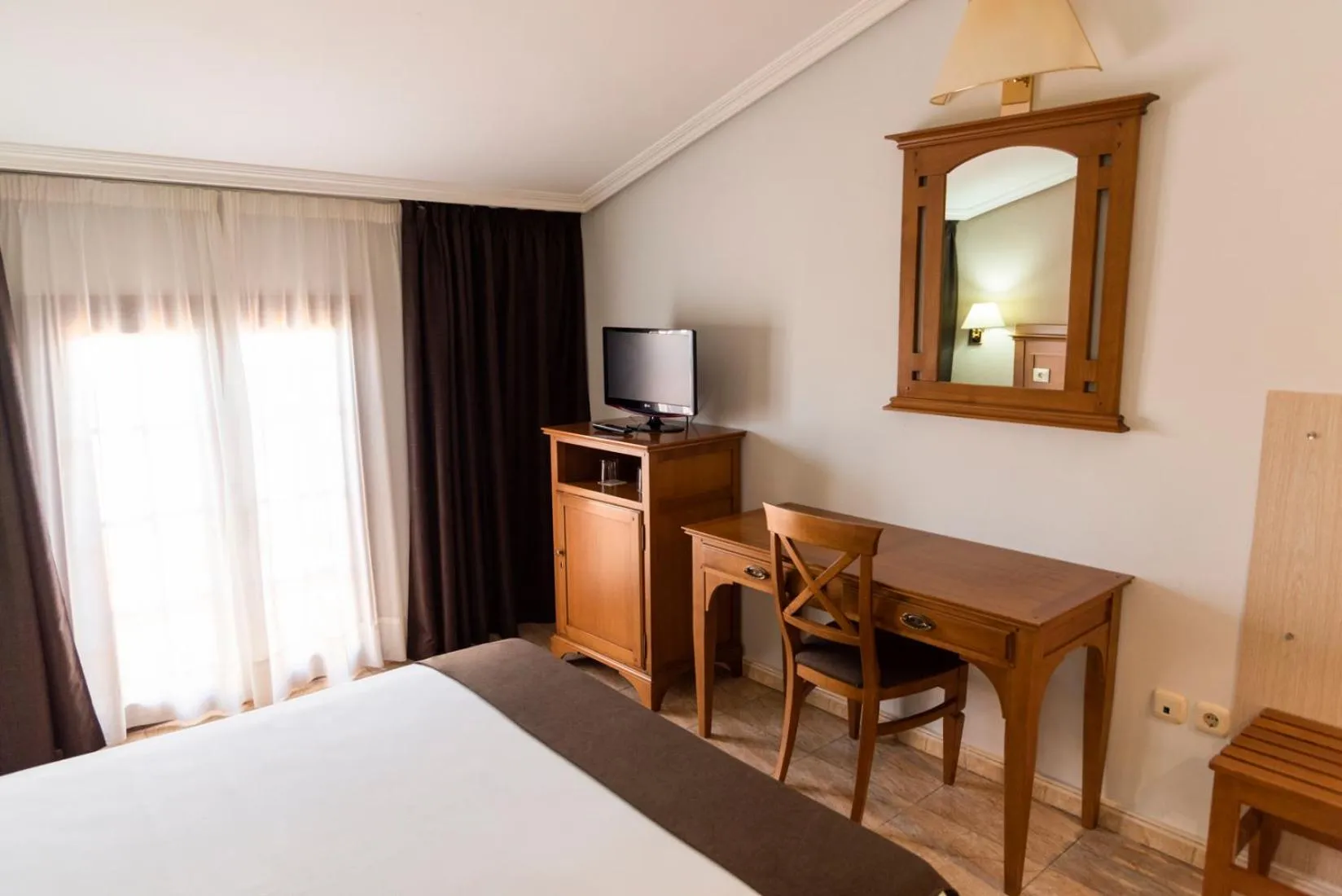 Photo of the whole room, Bed in Carlos I Toledo