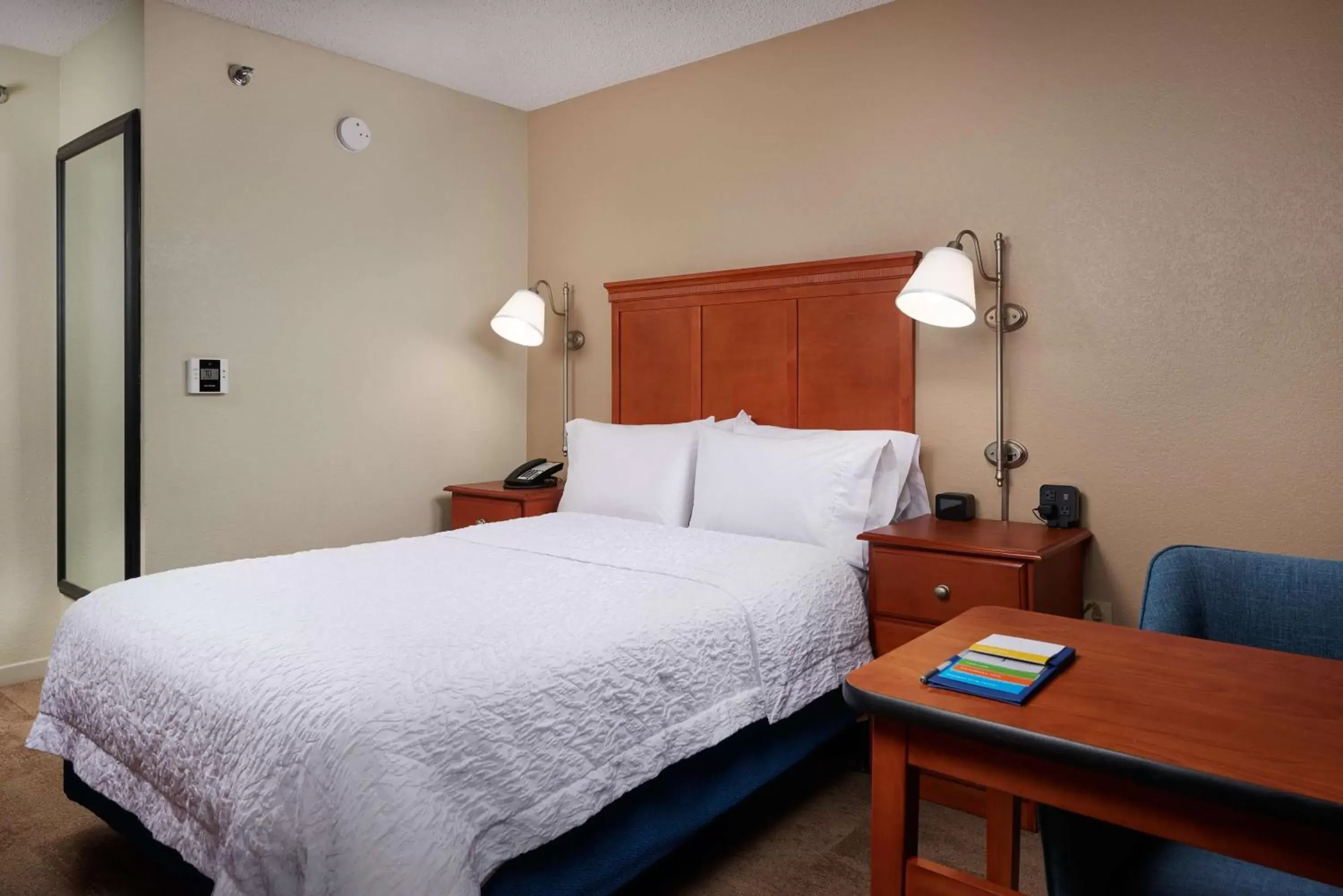 Bedroom, Bed in Hampton Inn Ann Arbor-South