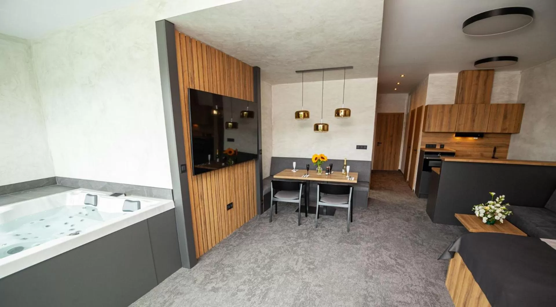 Hot Tub in Hotel Kras