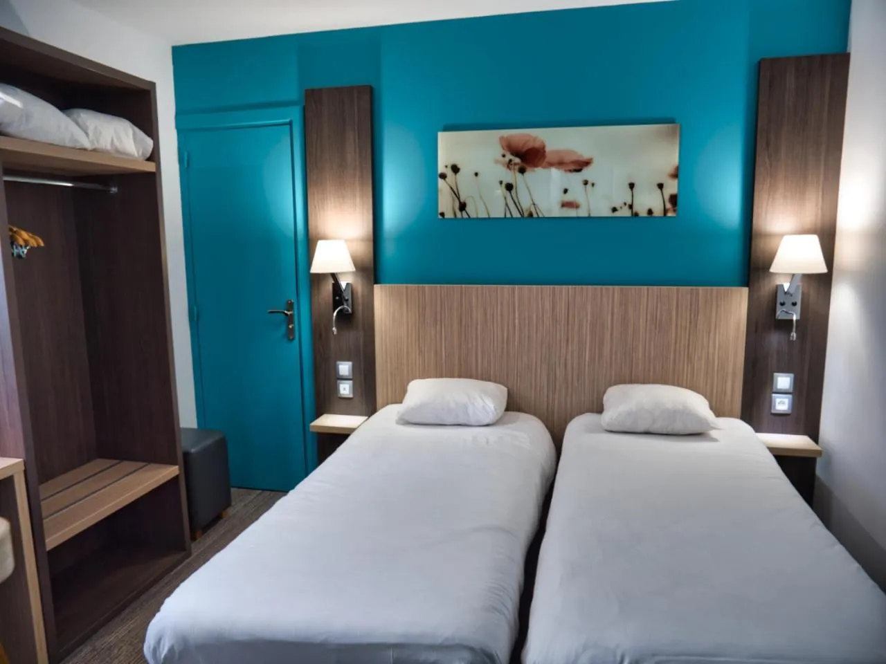 Photo of the whole room, Bed in Contact Hotel Le Seino Marin - Cléon Elbeuf Rouen