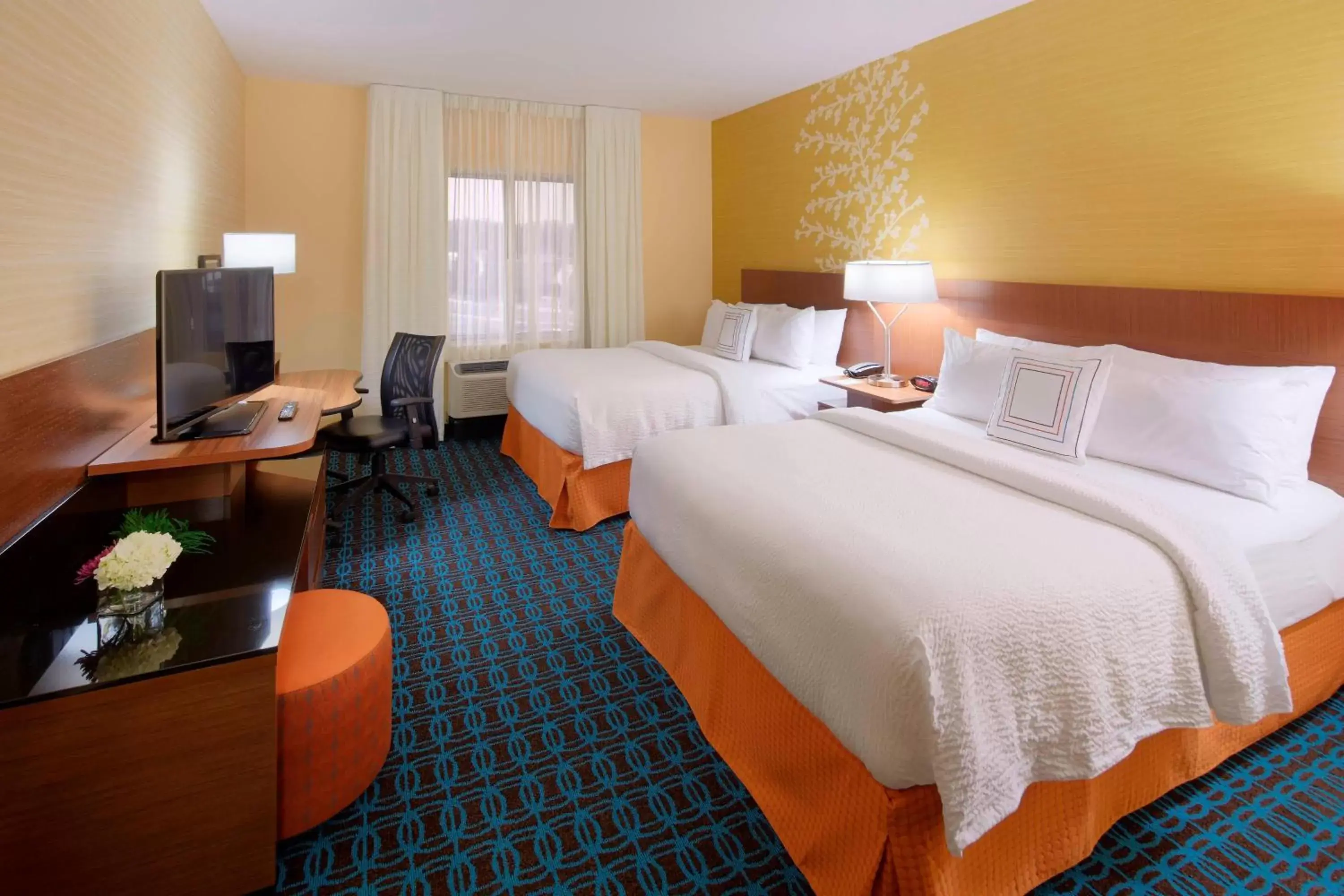 Photo of the whole room, Bed in Fairfield Inn & Suites by Marriott Springfield Northampton/Amherst