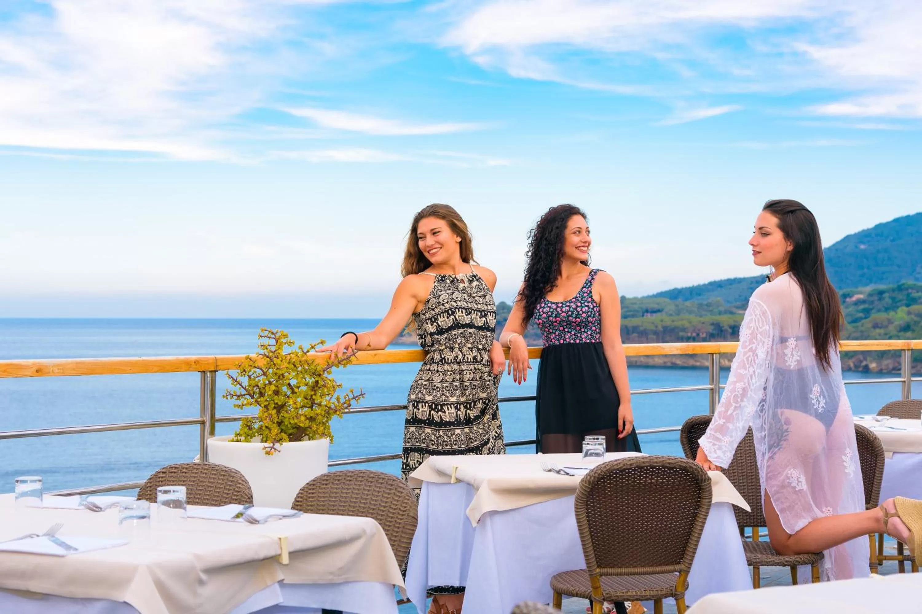 Restaurant/places to eat in Hotel Plaza