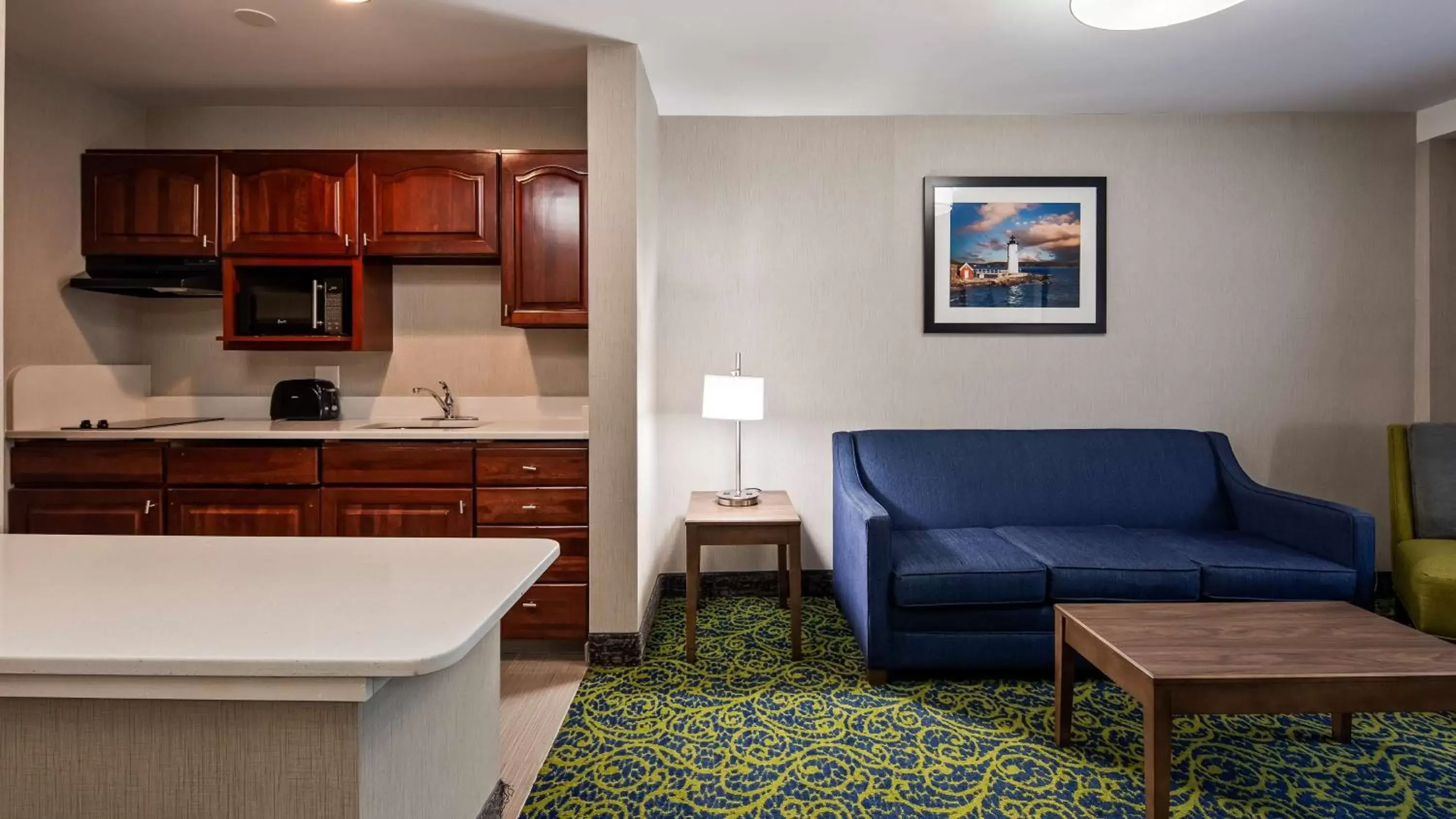 Photo of the whole room, Kitchen/Kitchenette in Best Western Plus Portsmouth Hotel & Suites