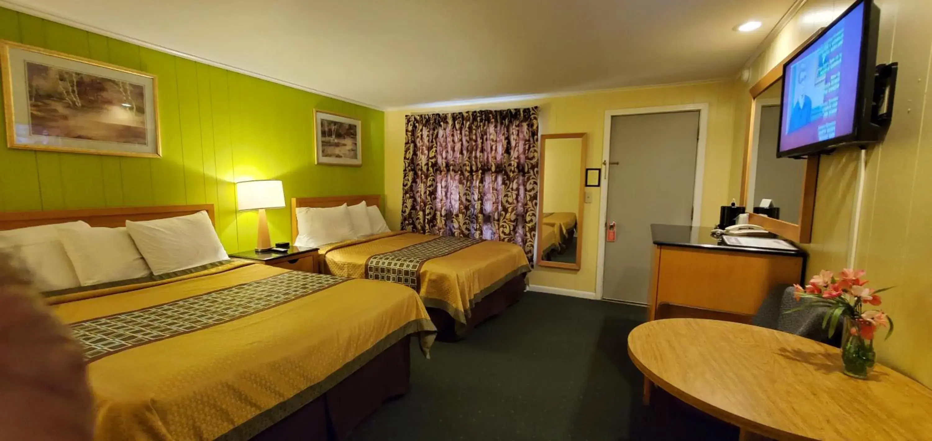 Queen Room with Two Queen Beds in Pinebrook Motel