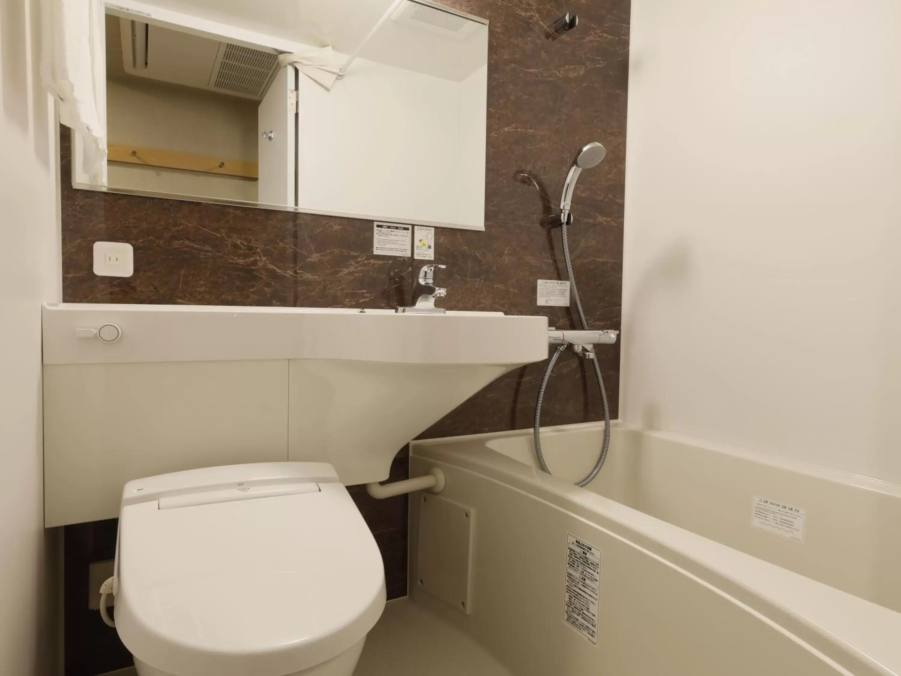 Standard Twin Room - single occupancy in Plum Hotel Standard Twin Room - single occupancy in Plum Hotel