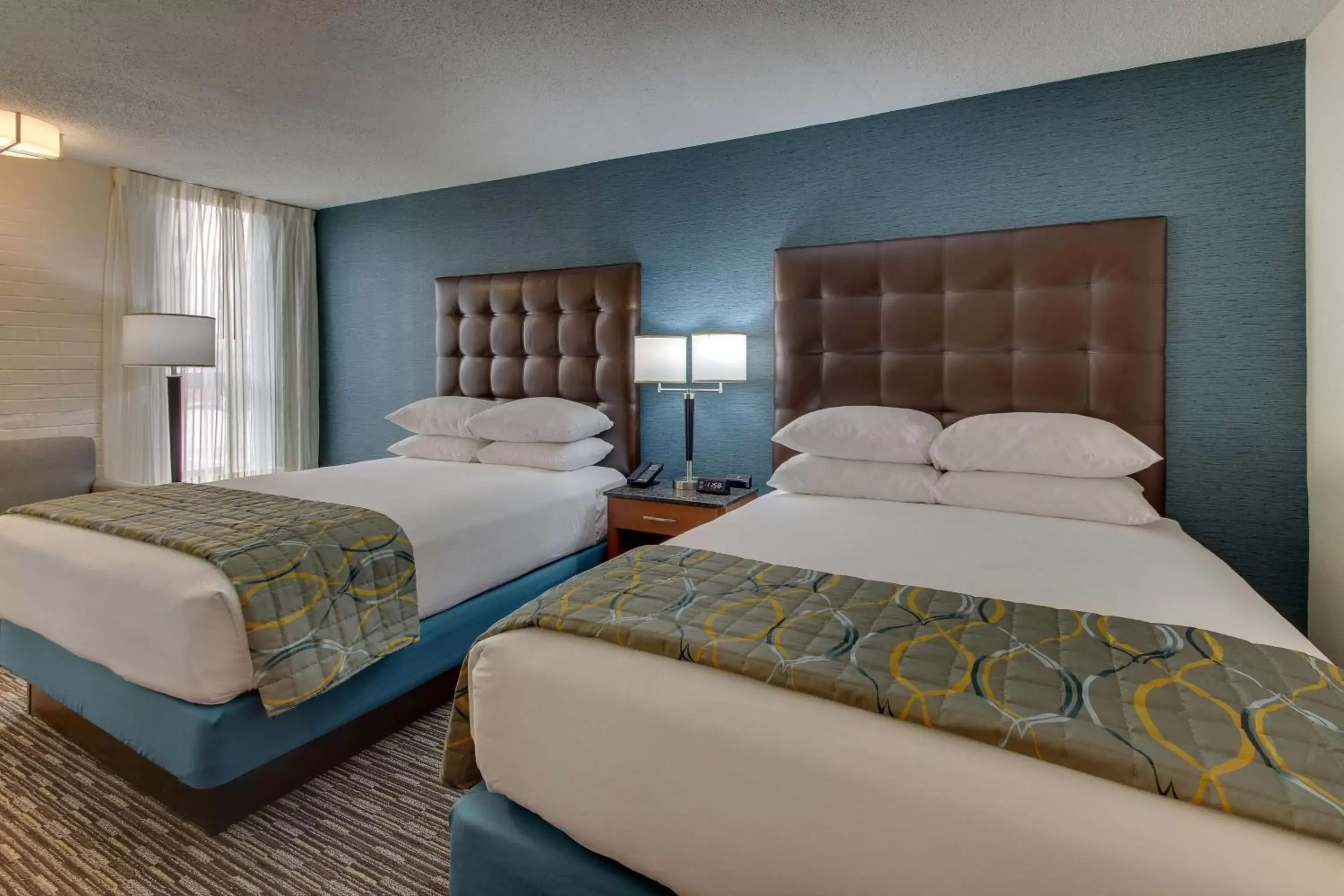Photo of the whole room, Bed in Pear Tree Inn St. Louis Airport