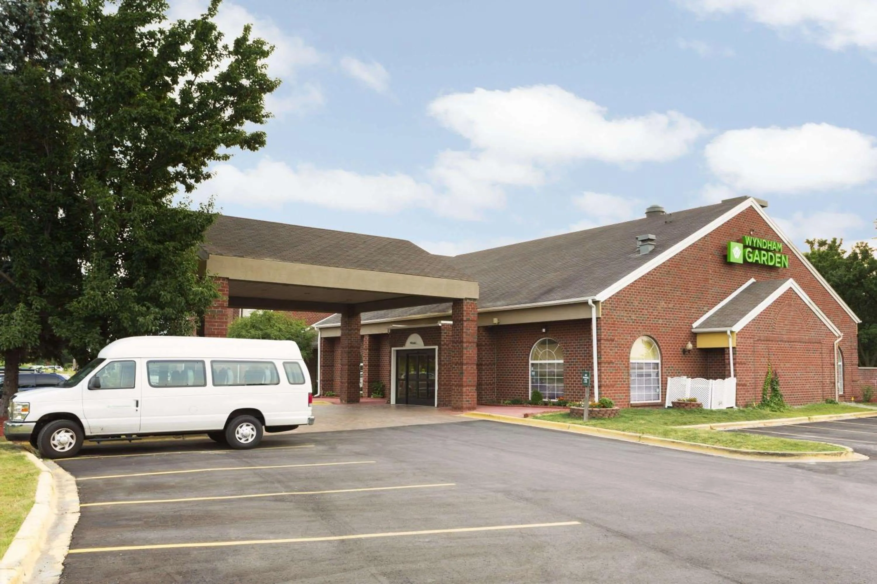 Property building in Wyndham Garden Grand Rapids Airport