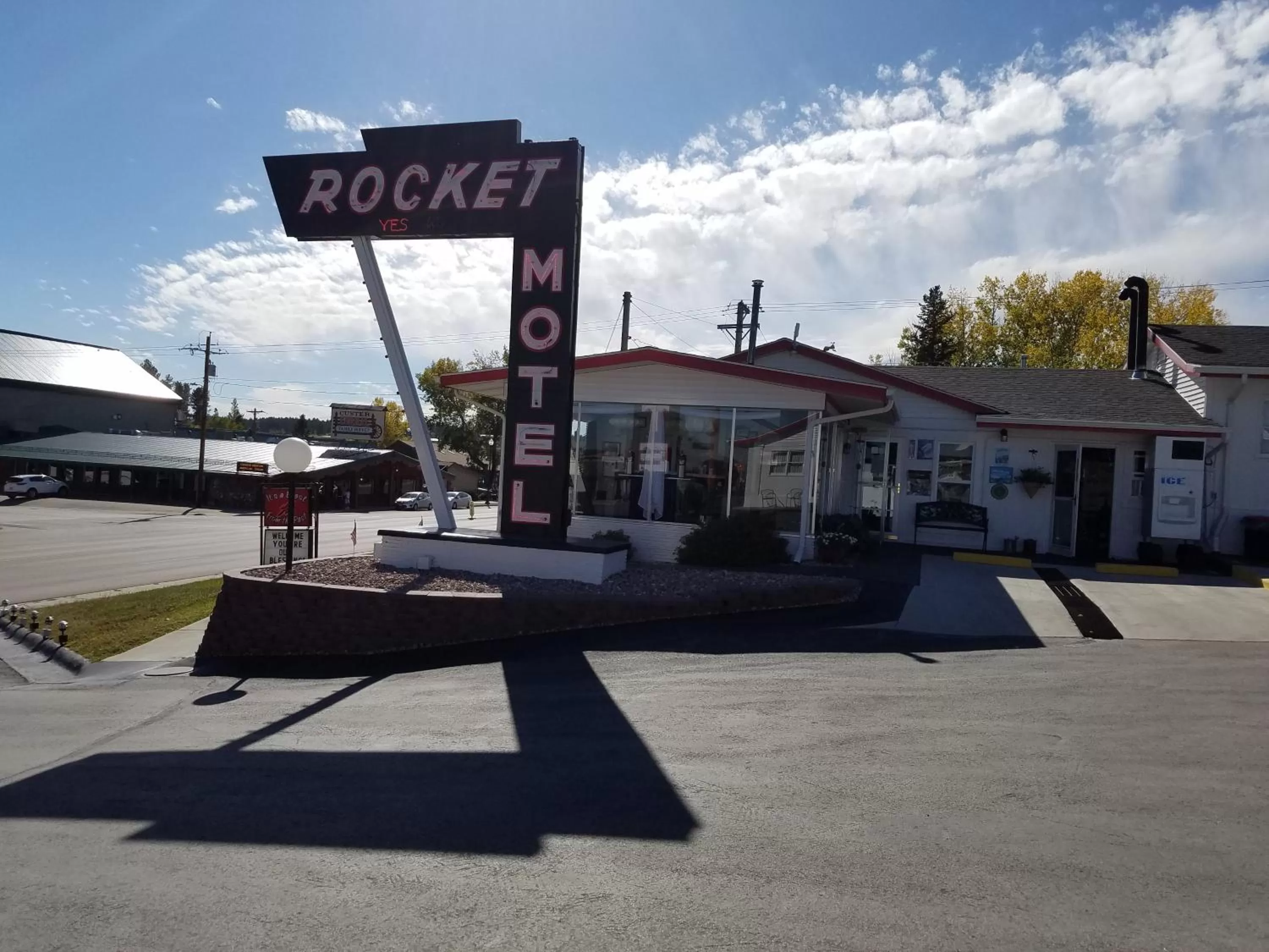Property logo or sign in Rocket Motel