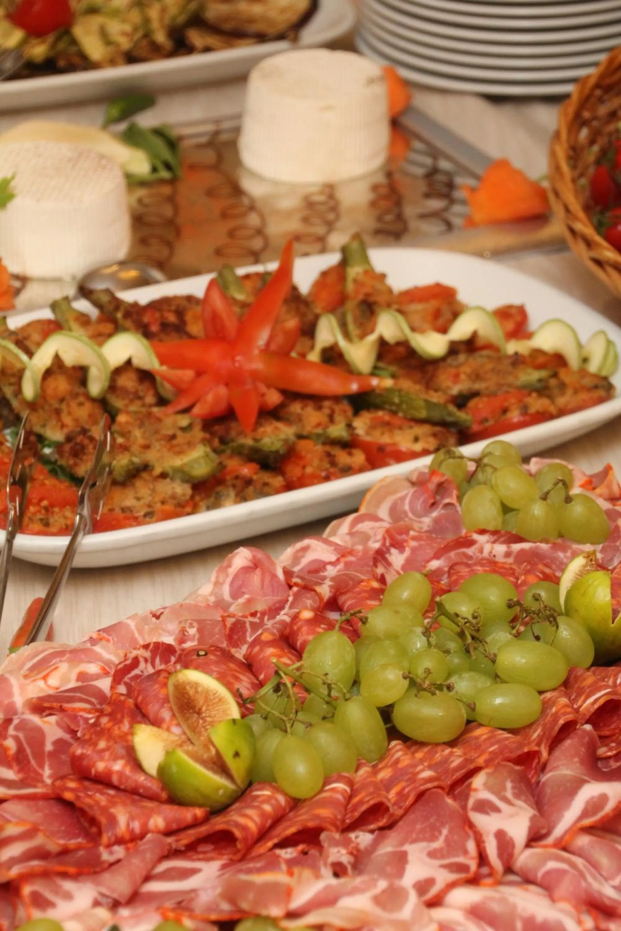 Restaurant/places to eat in Tropis Hotel