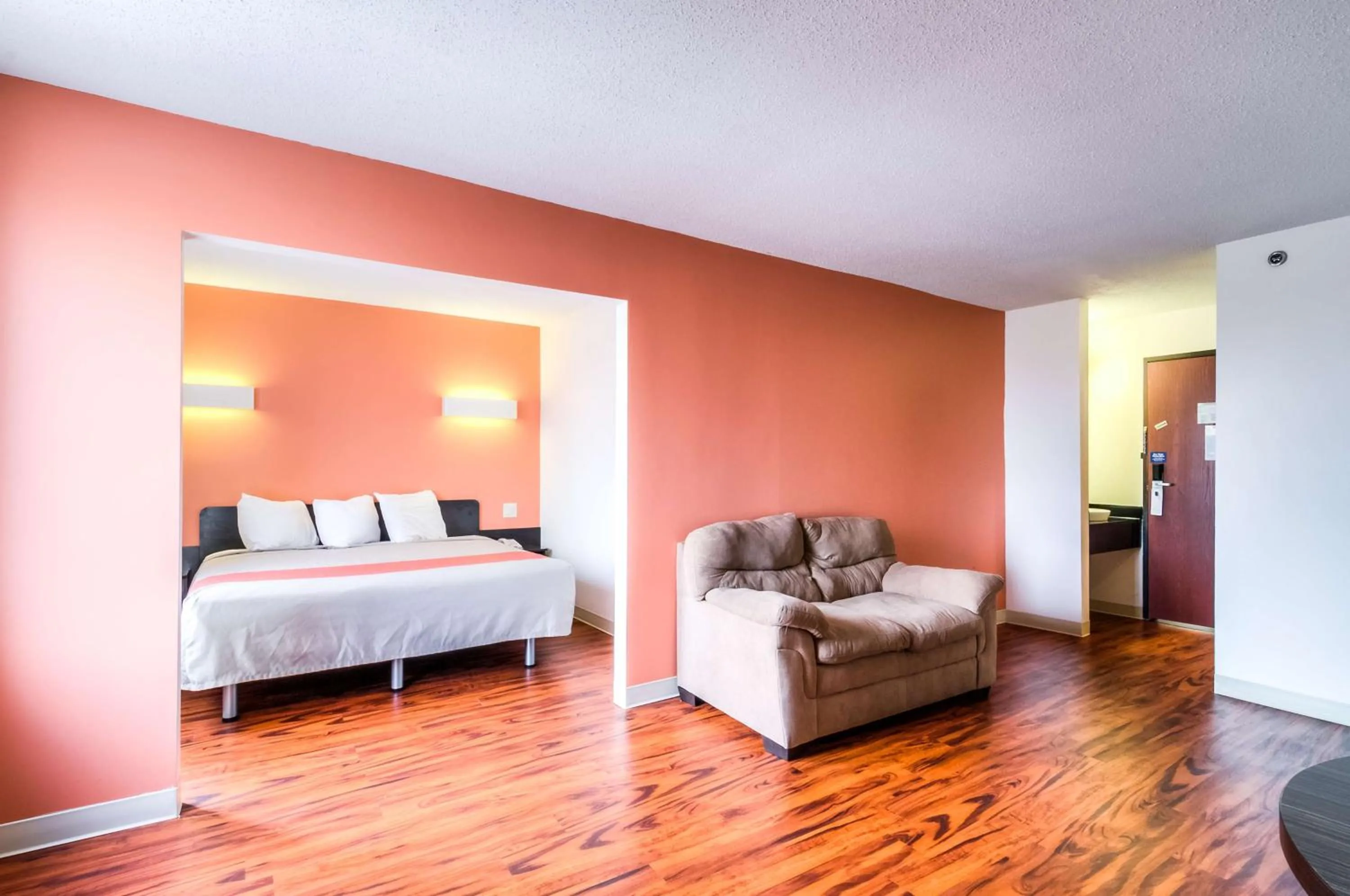 Photo of the whole room, Bed in Motel 6-Lansing, IL - Chicago South