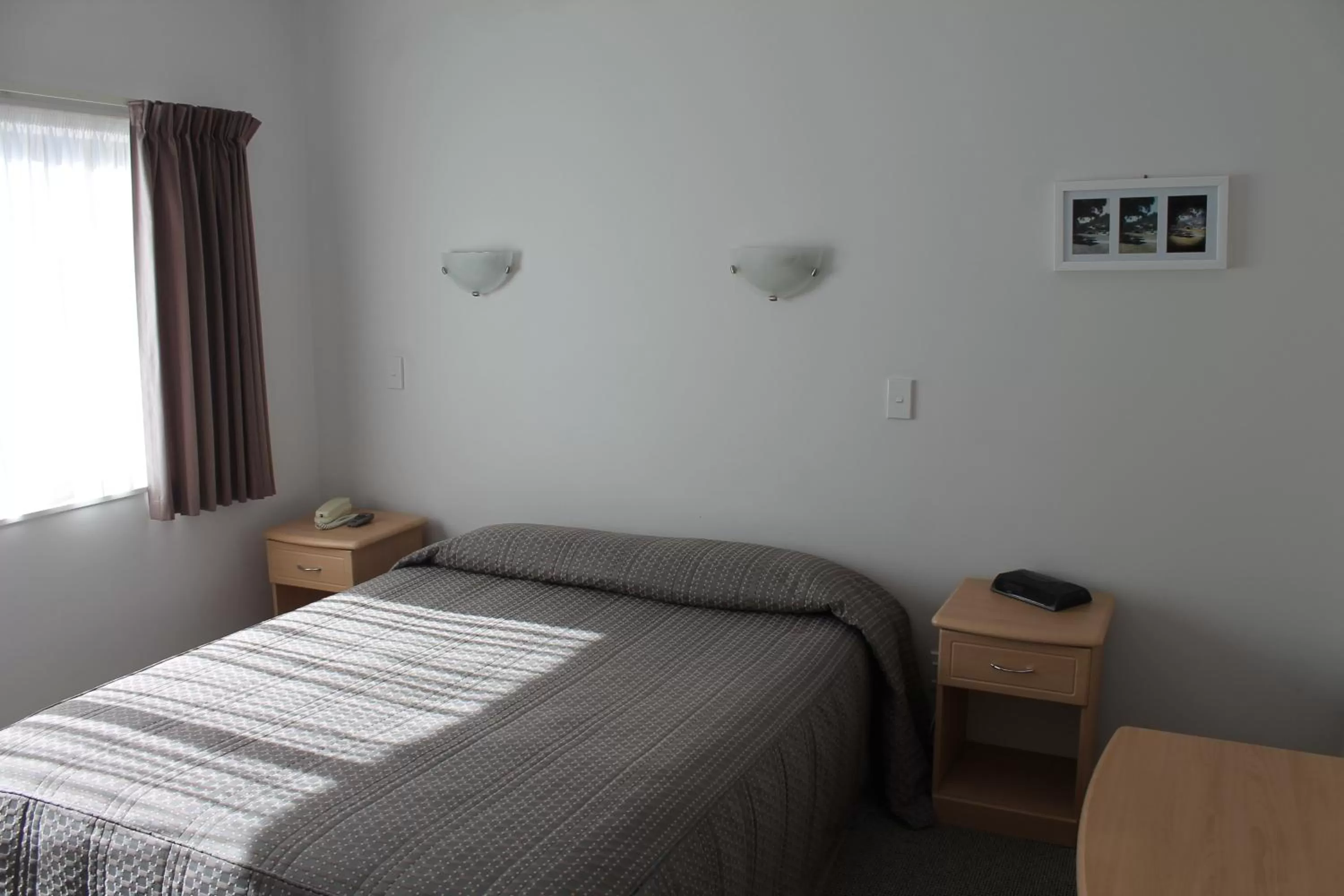 Bedroom, Bed in Riverview Motel