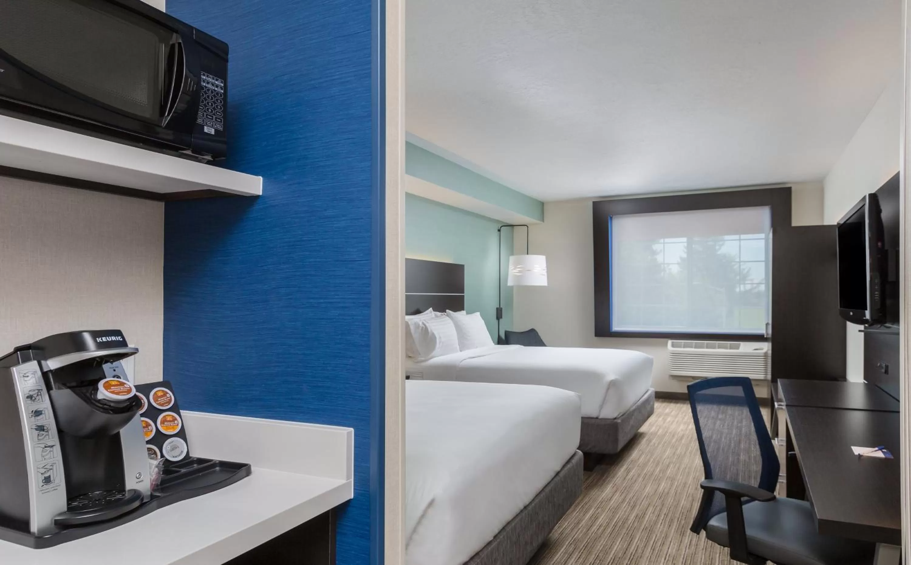 Photo of the whole room, Bed in Holiday Inn Express Hotel & Suites Eugene Downtown - University by IHG